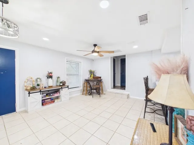 Single Family Residence For Sale in Henderson County , 7491 State Highway 19 S, Athens, Texas 75751, 3 Bedrooms, 2 Bathrooms, Garage spaces, 2,000 Sqft, built in 1946, Price $575,000, mls#21307000, Real Estate Agent in Athens, Homes For Sale in Henderson county, Homes For Sale in Athens, Realtor in Athens Texas, Real Estate Brokerage Independent Realty Texas, Luminita Cordes Realtor