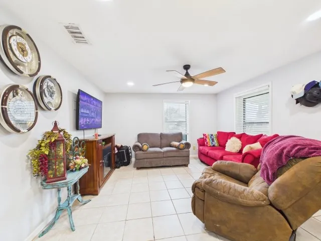 Single Family Residence For Sale in Henderson County , 7491 State Highway 19 S, Athens, Texas 75751, 3 Bedrooms, 2 Bathrooms, Garage spaces, 2,000 Sqft, built in 1946, Price $575,000, mls#21307000, Real Estate Agent in Athens, Homes For Sale in Henderson county, Homes For Sale in Athens, Realtor in Athens Texas, Real Estate Brokerage Independent Realty Texas, Luminita Cordes Realtor
