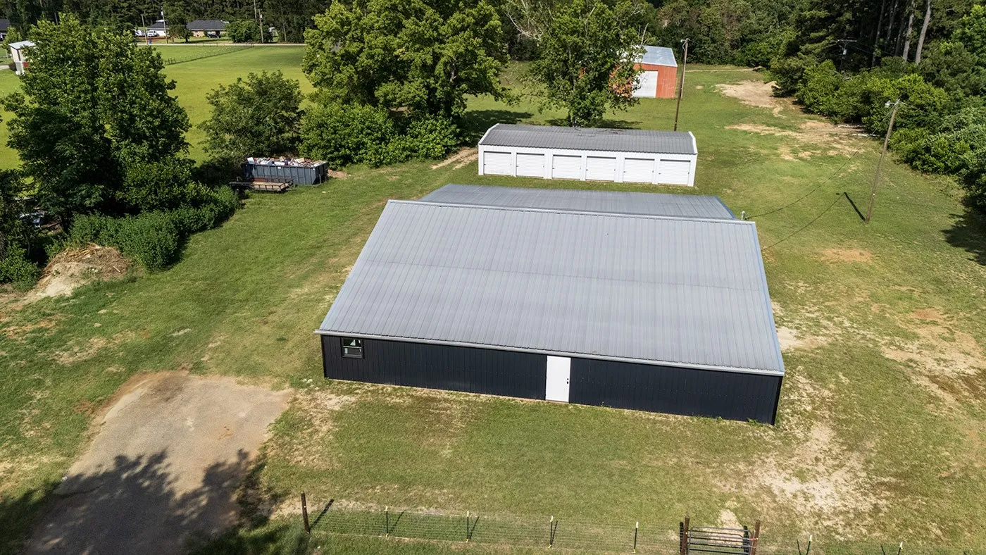 Single Family Residence For Sale in Henderson County , 7491 State Highway 19 S, Athens, Texas 75751, 3 Bedrooms, 2 Bathrooms, Garage spaces, 2,000 Sqft, built in 1946, Price $575,000, mls#21307000, Real Estate Agent in Athens, Homes For Sale in Henderson county, Homes For Sale in Athens, Realtor in Athens Texas, Real Estate Brokerage Independent Realty Texas, Luminita Cordes Realtor