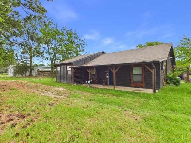 Single Family Residence For Sale in Henderson County , 7491 State Highway 19 S, Athens, Texas 75751, 3 Bedrooms, 2 Bathrooms, Garage spaces, 2,000 Sqft, built in 1946, Price $575,000, mls#21307000, Real Estate Agent in Athens, Homes For Sale in Henderson county, Homes For Sale in Athens, Realtor in Athens Texas, Real Estate Brokerage Independent Realty Texas, Luminita Cordes Realtor