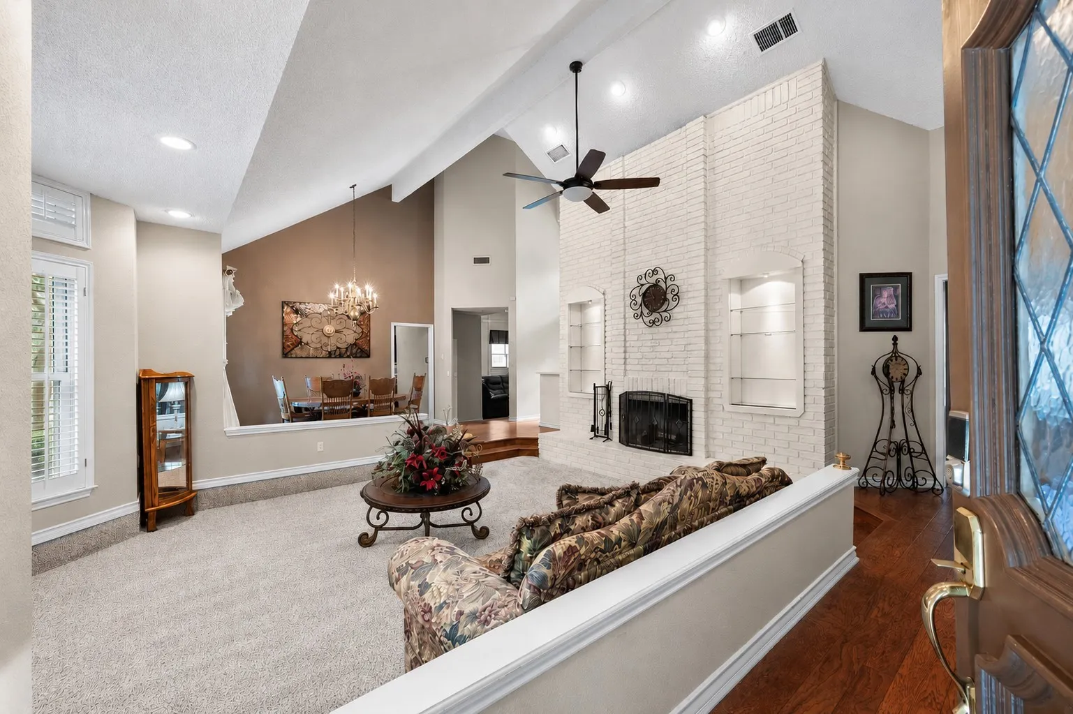 Single Family Residence For Sale in Tarrant County , 705 Kyle Drive, Arlington, Texas 76011, 3 Bedroom, 3 Bathroom, 2 Garage spaces, 2,382 Sqft, built in 1983, mls#21306971, Real Estate Agent in Arlington, Homes For Sale in Tarrant county, Homes For Sale in Arlington, Realtor in Arlington Texas, Real Estate Brokerage Independent Realty Texas, Luminita Cordes Realtor