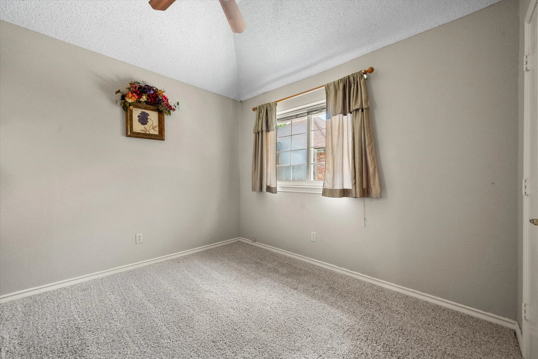Single Family Residence For Sale in Tarrant County , 705 Kyle Drive, Arlington, Texas 76011, 3 Bedroom, 3 Bathroom, 2 Garage spaces, 2,382 Sqft, built in 1983, mls#21306971, Real Estate Agent in Arlington, Homes For Sale in Tarrant county, Homes For Sale in Arlington, Realtor in Arlington Texas, Real Estate Brokerage Independent Realty Texas, Luminita Cordes Realtor