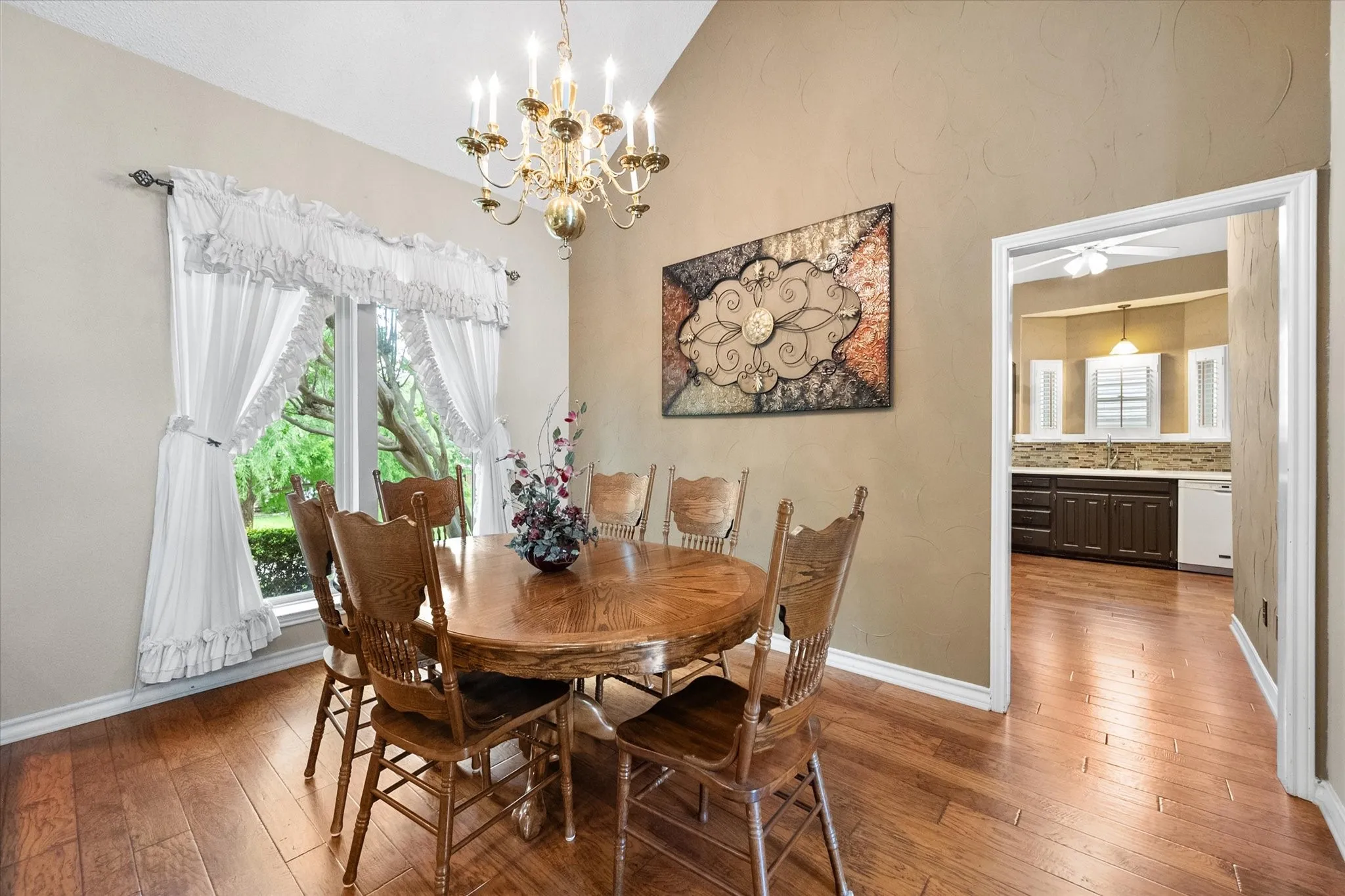 Single Family Residence For Sale in Tarrant County , 705 Kyle Drive, Arlington, Texas 76011, 3 Bedroom, 3 Bathroom, 2 Garage spaces, 2,382 Sqft, built in 1983, mls#21306971, Real Estate Agent in Arlington, Homes For Sale in Tarrant county, Homes For Sale in Arlington, Realtor in Arlington Texas, Real Estate Brokerage Independent Realty Texas, Luminita Cordes Realtor