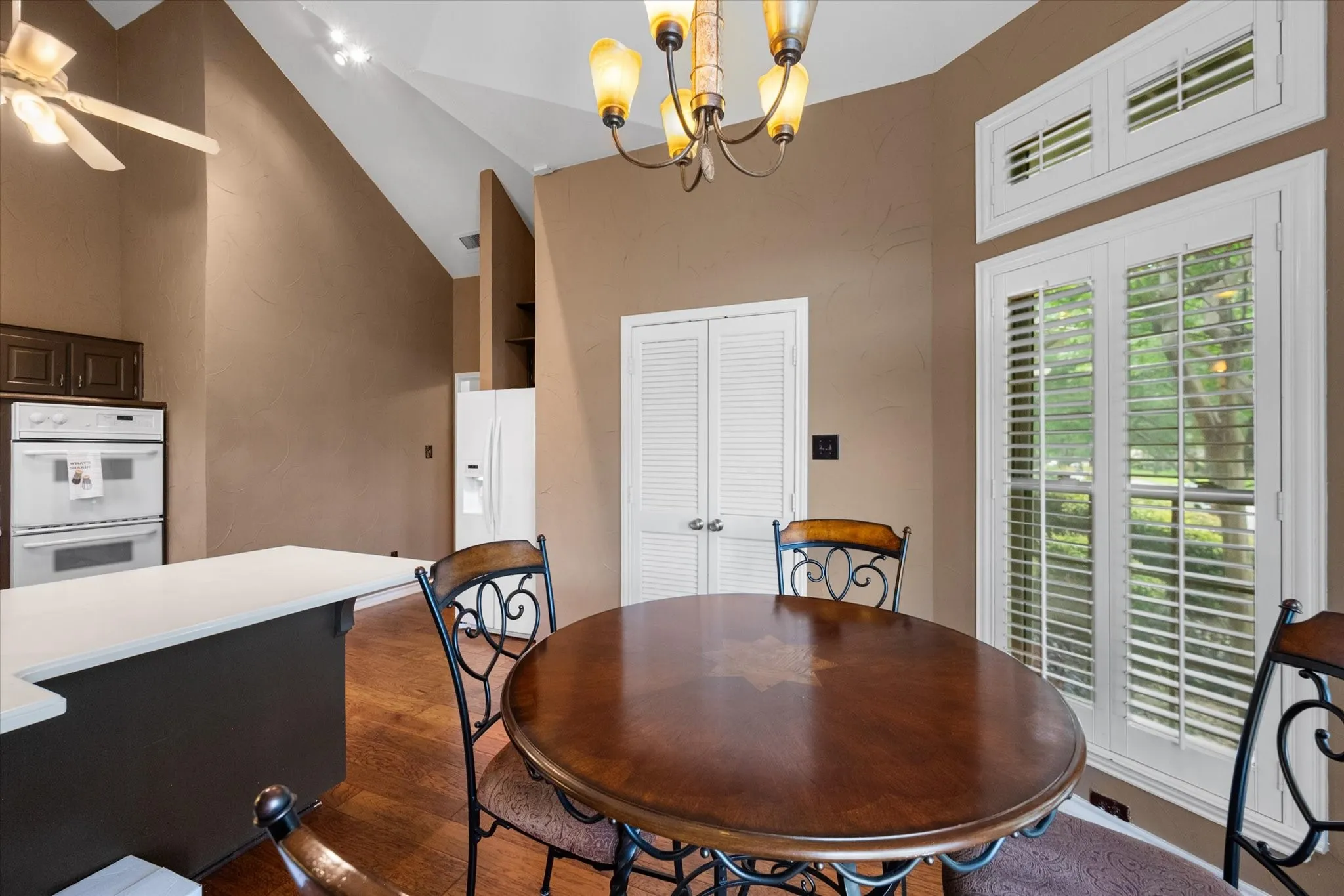 Single Family Residence For Sale in Tarrant County , 705 Kyle Drive, Arlington, Texas 76011, 3 Bedroom, 3 Bathroom, 2 Garage spaces, 2,382 Sqft, built in 1983, mls#21306971, Real Estate Agent in Arlington, Homes For Sale in Tarrant county, Homes For Sale in Arlington, Realtor in Arlington Texas, Real Estate Brokerage Independent Realty Texas, Luminita Cordes Realtor