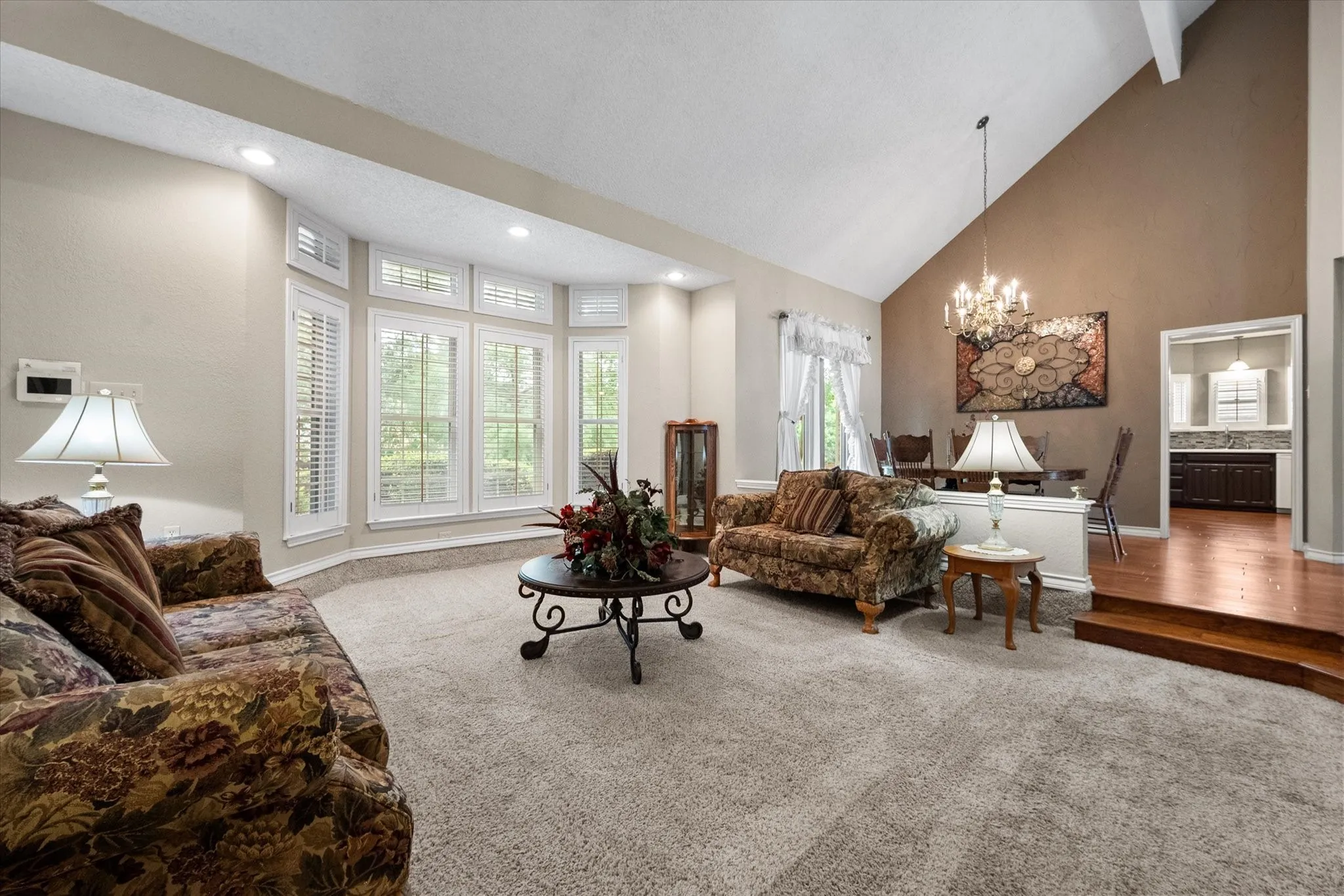 Single Family Residence For Sale in Tarrant County , 705 Kyle Drive, Arlington, Texas 76011, 3 Bedroom, 3 Bathroom, 2 Garage spaces, 2,382 Sqft, built in 1983, mls#21306971, Real Estate Agent in Arlington, Homes For Sale in Tarrant county, Homes For Sale in Arlington, Realtor in Arlington Texas, Real Estate Brokerage Independent Realty Texas, Luminita Cordes Realtor