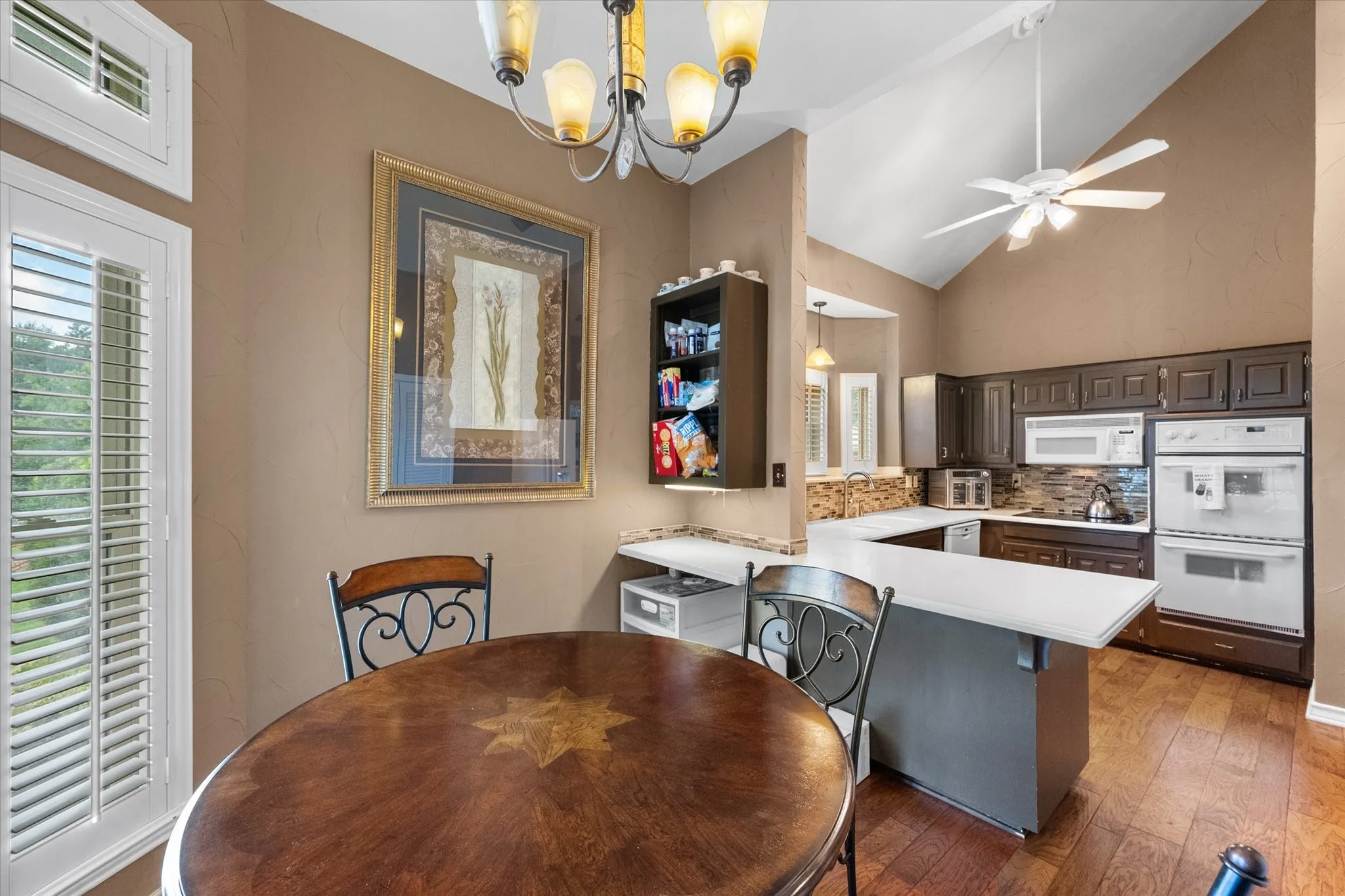 Single Family Residence For Sale in Tarrant County , 705 Kyle Drive, Arlington, Texas 76011, 3 Bedroom, 3 Bathroom, 2 Garage spaces, 2,382 Sqft, built in 1983, mls#21306971, Real Estate Agent in Arlington, Homes For Sale in Tarrant county, Homes For Sale in Arlington, Realtor in Arlington Texas, Real Estate Brokerage Independent Realty Texas, Luminita Cordes Realtor