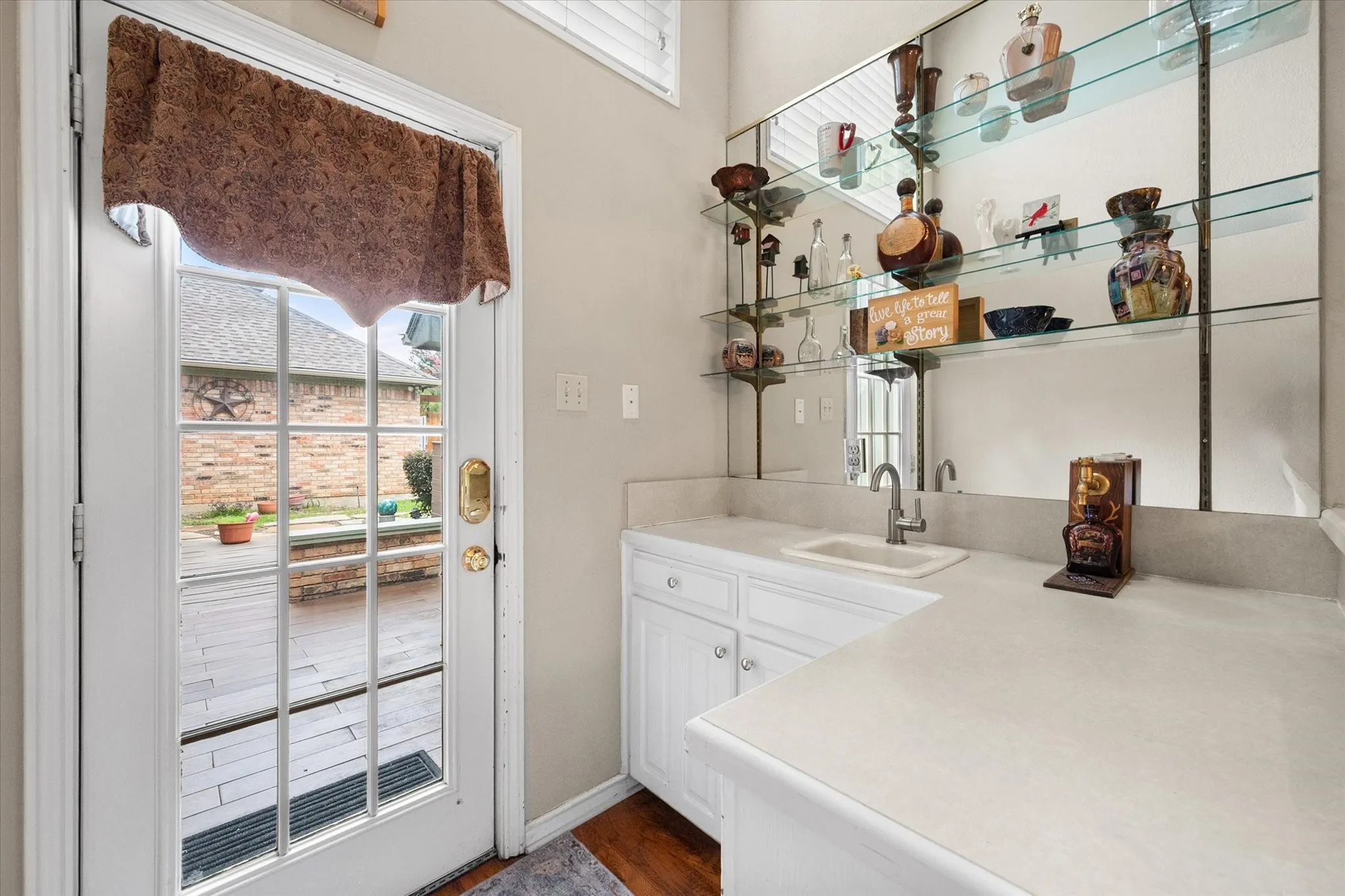 Single Family Residence For Sale in Tarrant County , 705 Kyle Drive, Arlington, Texas 76011, 3 Bedroom, 3 Bathroom, 2 Garage spaces, 2,382 Sqft, built in 1983, mls#21306971, Real Estate Agent in Arlington, Homes For Sale in Tarrant county, Homes For Sale in Arlington, Realtor in Arlington Texas, Real Estate Brokerage Independent Realty Texas, Luminita Cordes Realtor