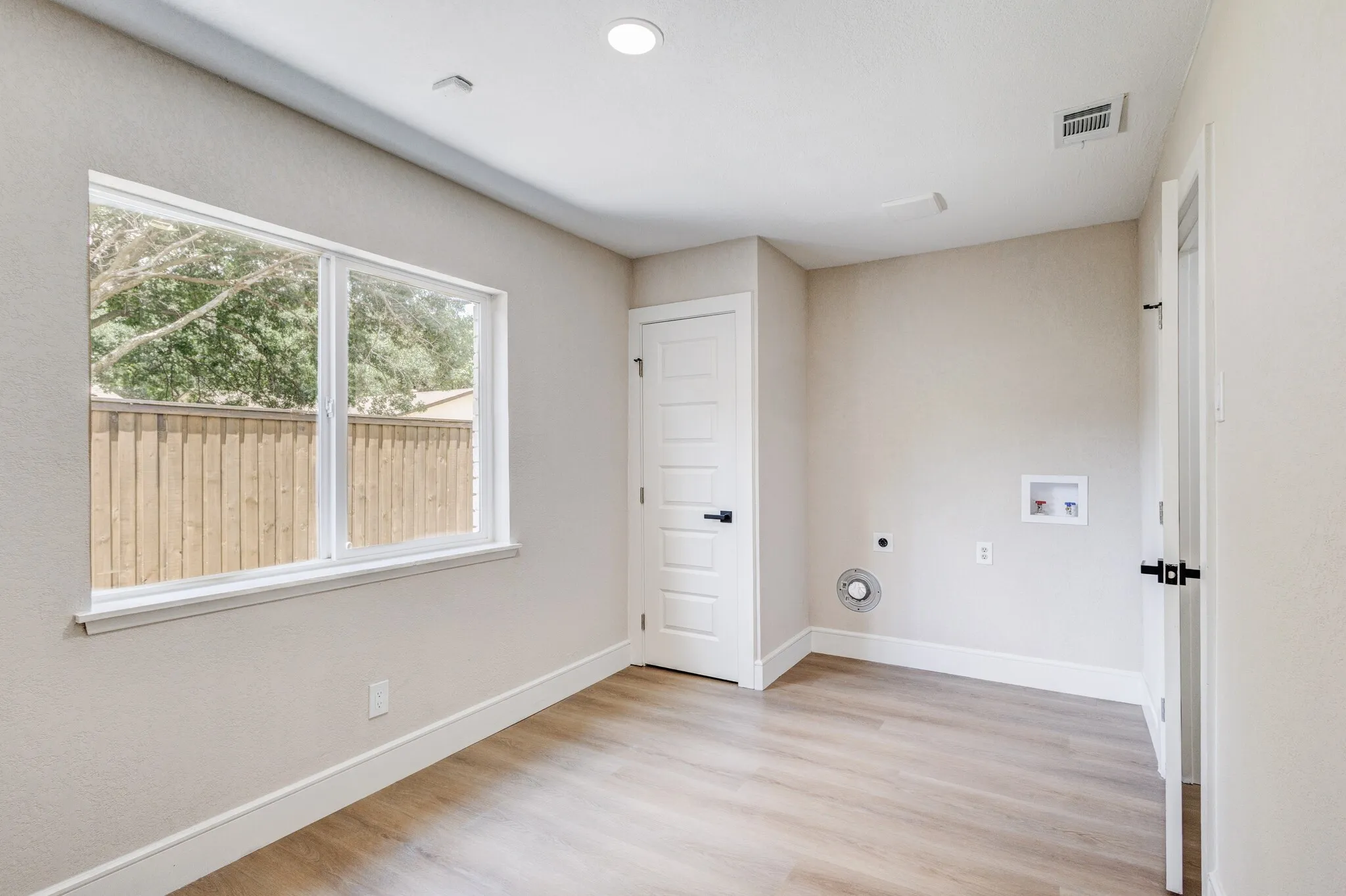 Single Family Residence For Sale in Collin County , 1209 Overdowns Drive, Plano, Texas 75023, 4 Bedroom, 2 Bathroom, 2 Garage spaces, 2,262 Sqft, built in 1974, mls#21307012, Real Estate Agent in Plano, Homes For Sale in Collin county, Homes For Sale in Plano, Realtor in Plano Texas, Real Estate Brokerage Independent Realty Texas, Luminita Cordes Realtor