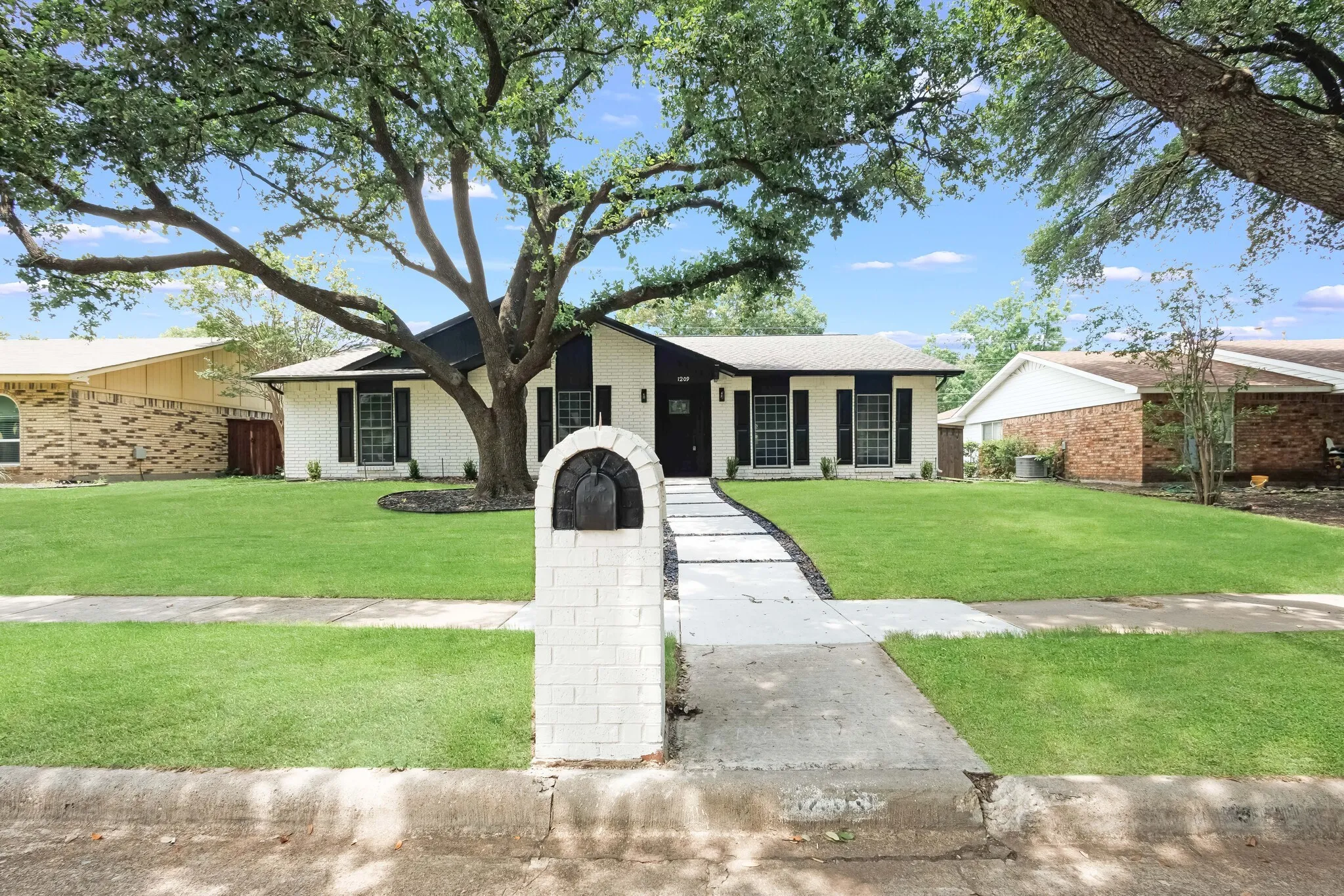 Single Family Residence For Sale in Collin County , 1209 Overdowns Drive, Plano, Texas 75023, 4 Bedroom, 2 Bathroom, 2 Garage spaces, 2,262 Sqft, built in 1974, mls#21307012, Real Estate Agent in Plano, Homes For Sale in Collin county, Homes For Sale in Plano, Realtor in Plano Texas, Real Estate Brokerage Independent Realty Texas, Luminita Cordes Realtor