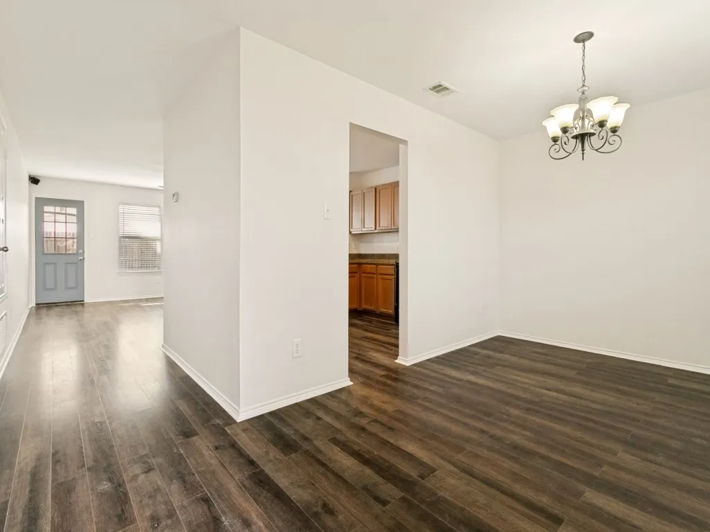 Single Family Residence For Sale in Johnson County , 1221 Krista Drive, Burleson, Texas 76028, 3 Bedroom, 2 Bathroom, 2 Garage spaces, 1,393 Sqft, built in 2008, mls#21304747, Real Estate Agent in Burleson, Homes For Sale in Johnson county, Homes For Sale in Burleson, Realtor in Burleson Texas, Real Estate Brokerage Independent Realty Texas, Luminita Cordes Realtor