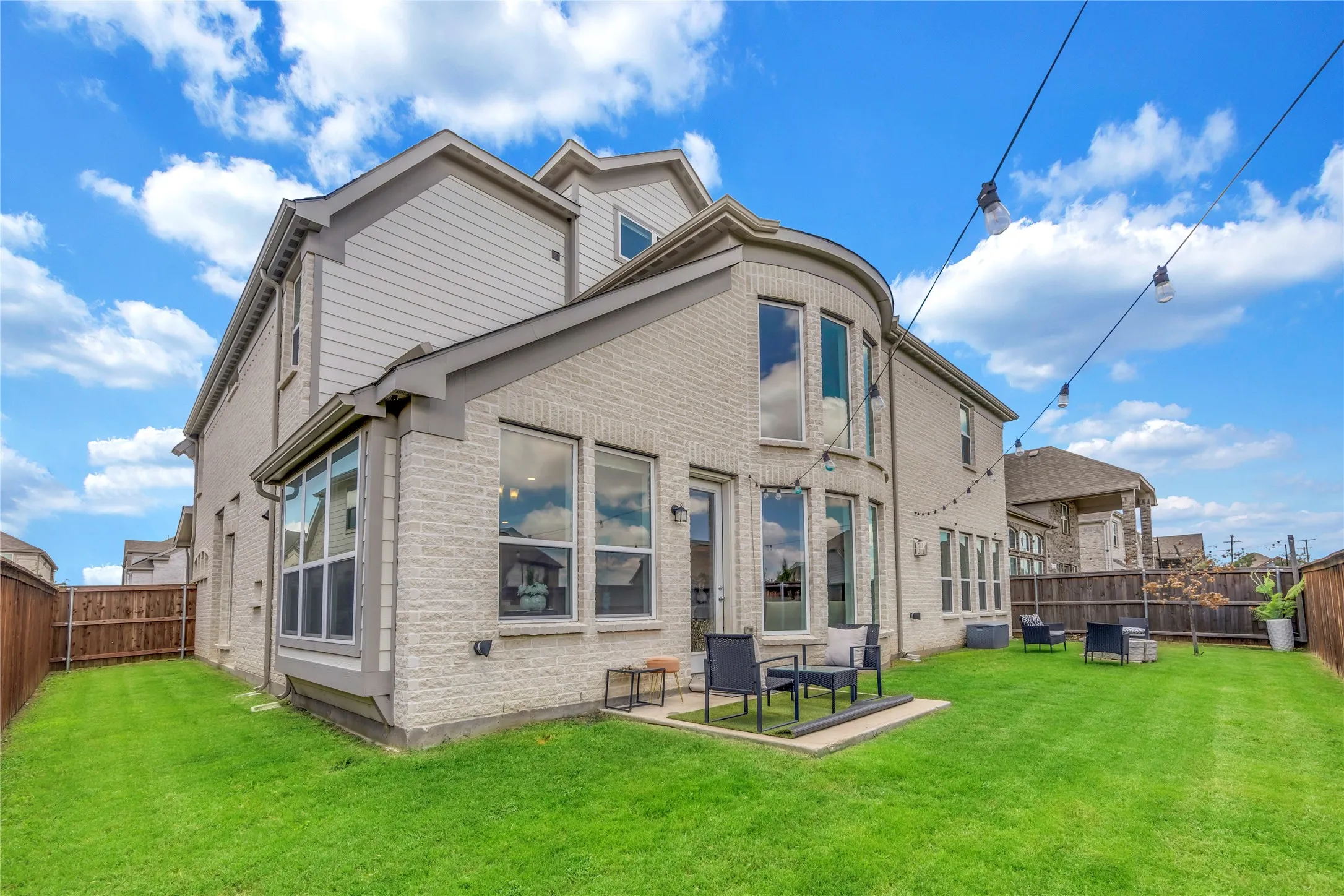 Single Family Residence For Sale in Johnson County , 1112 Maverick Drive, Mansfield, Texas 76063, 5 Bedrooms, 5 Bathrooms, 1 Garage spaces, 5,175 Sqft, built in 2022, Price $969,500, mls#21305557, Real Estate Agent in Mansfield, Homes For Sale in Johnson county, Homes For Sale in Mansfield, Realtor in Mansfield Texas, Real Estate Brokerage Independent Realty Texas, Luminita Cordes Realtor