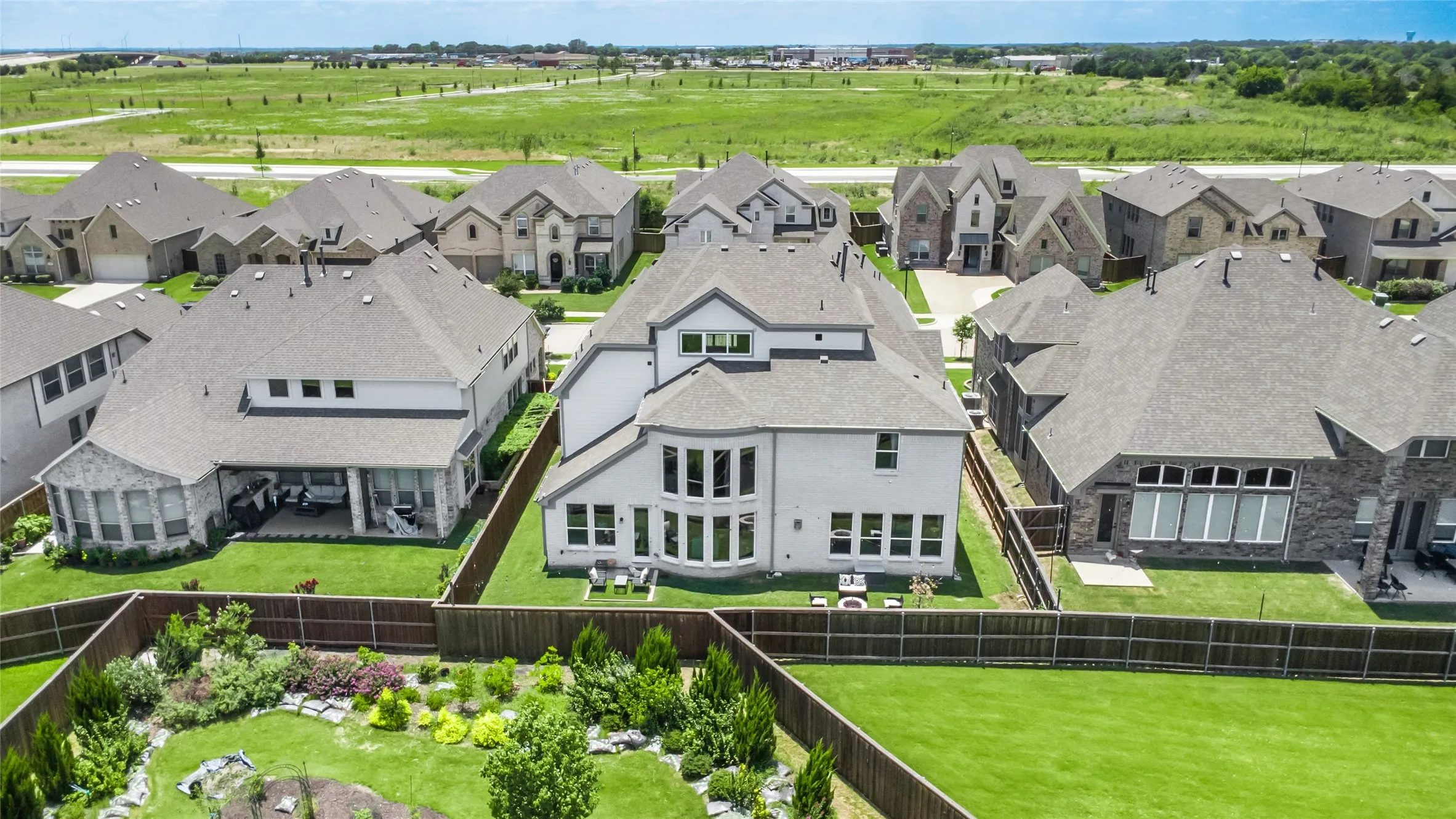 Single Family Residence For Sale in Johnson County , 1112 Maverick Drive, Mansfield, Texas 76063, 5 Bedrooms, 5 Bathrooms, 1 Garage spaces, 5,175 Sqft, built in 2022, Price $969,500, mls#21305557, Real Estate Agent in Mansfield, Homes For Sale in Johnson county, Homes For Sale in Mansfield, Realtor in Mansfield Texas, Real Estate Brokerage Independent Realty Texas, Luminita Cordes Realtor