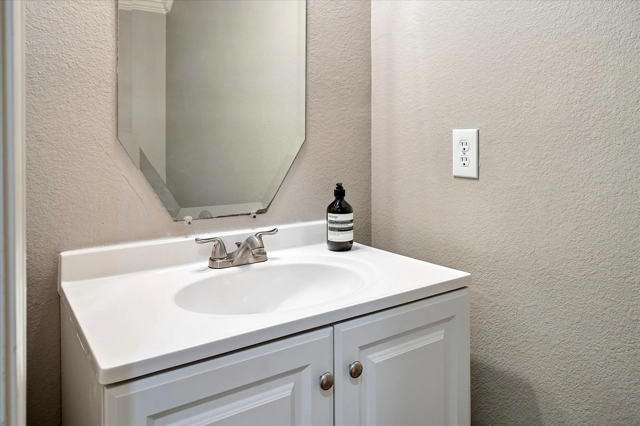 Single Family Residence For Sale in Collin County , 11379 Lockshire Drive, Frisco, Texas 75035, 4 Bedroom, 3 Bathroom, 2 Garage spaces, 2,795 Sqft, built in 1999, mls#21306683, Real Estate Agent in Frisco, Homes For Sale in Collin county, Homes For Sale in Frisco, Realtor in Frisco Texas, Real Estate Brokerage Independent Realty Texas, Luminita Cordes Realtor
