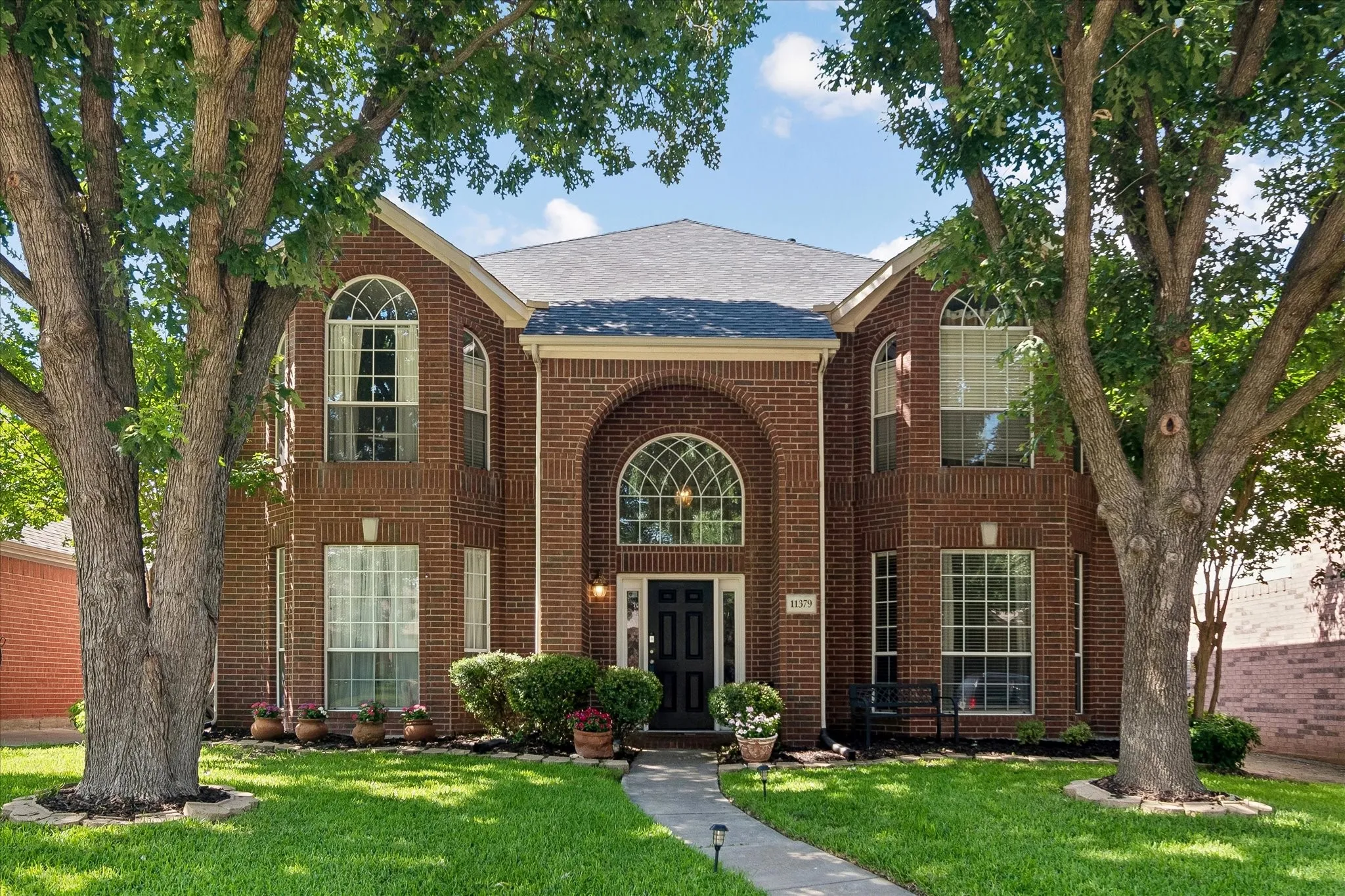 Single Family Residence For Sale in Collin County , 11379 Lockshire Drive, Frisco, Texas 75035, 4 Bedroom, 3 Bathroom, 2 Garage spaces, 2,795 Sqft, built in 1999, mls#21306683, Real Estate Agent in Frisco, Homes For Sale in Collin county, Homes For Sale in Frisco, Realtor in Frisco Texas, Real Estate Brokerage Independent Realty Texas, Luminita Cordes Realtor