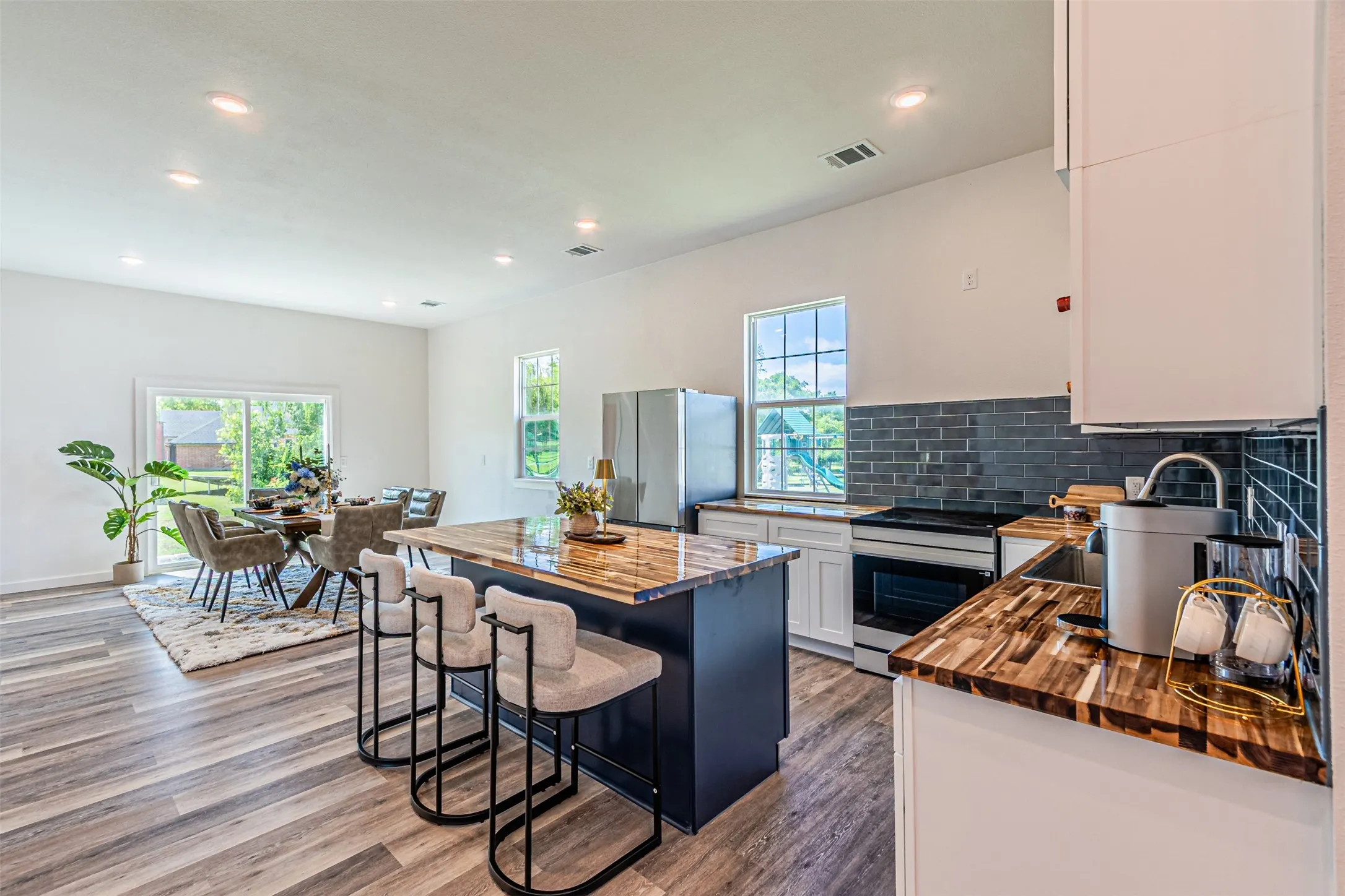 Single Family Residence For Sale in Collin County , 4038 Heritage Trail, Celina, Texas 75009, 6 Bedrooms, 4 Bathrooms, 3 Garage spaces, 4,296 Sqft, built in 1997, Price $1,350,000, mls#21307040, Real Estate Agent in Celina, Homes For Sale in Collin county, Homes For Sale in Celina, Realtor in Celina Texas, Real Estate Brokerage Independent Realty Texas, Luminita Cordes Realtor