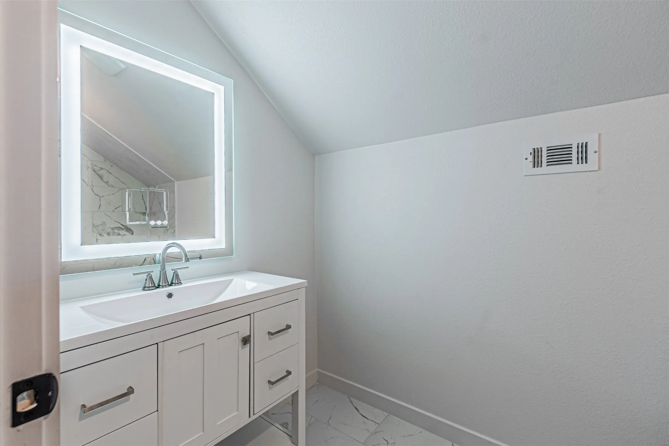 Single Family Residence For Sale in Collin County , 4038 Heritage Trail, Celina, Texas 75009, 6 Bedrooms, 4 Bathrooms, 3 Garage spaces, 4,296 Sqft, built in 1997, Price $1,350,000, mls#21307040, Real Estate Agent in Celina, Homes For Sale in Collin county, Homes For Sale in Celina, Realtor in Celina Texas, Real Estate Brokerage Independent Realty Texas, Luminita Cordes Realtor