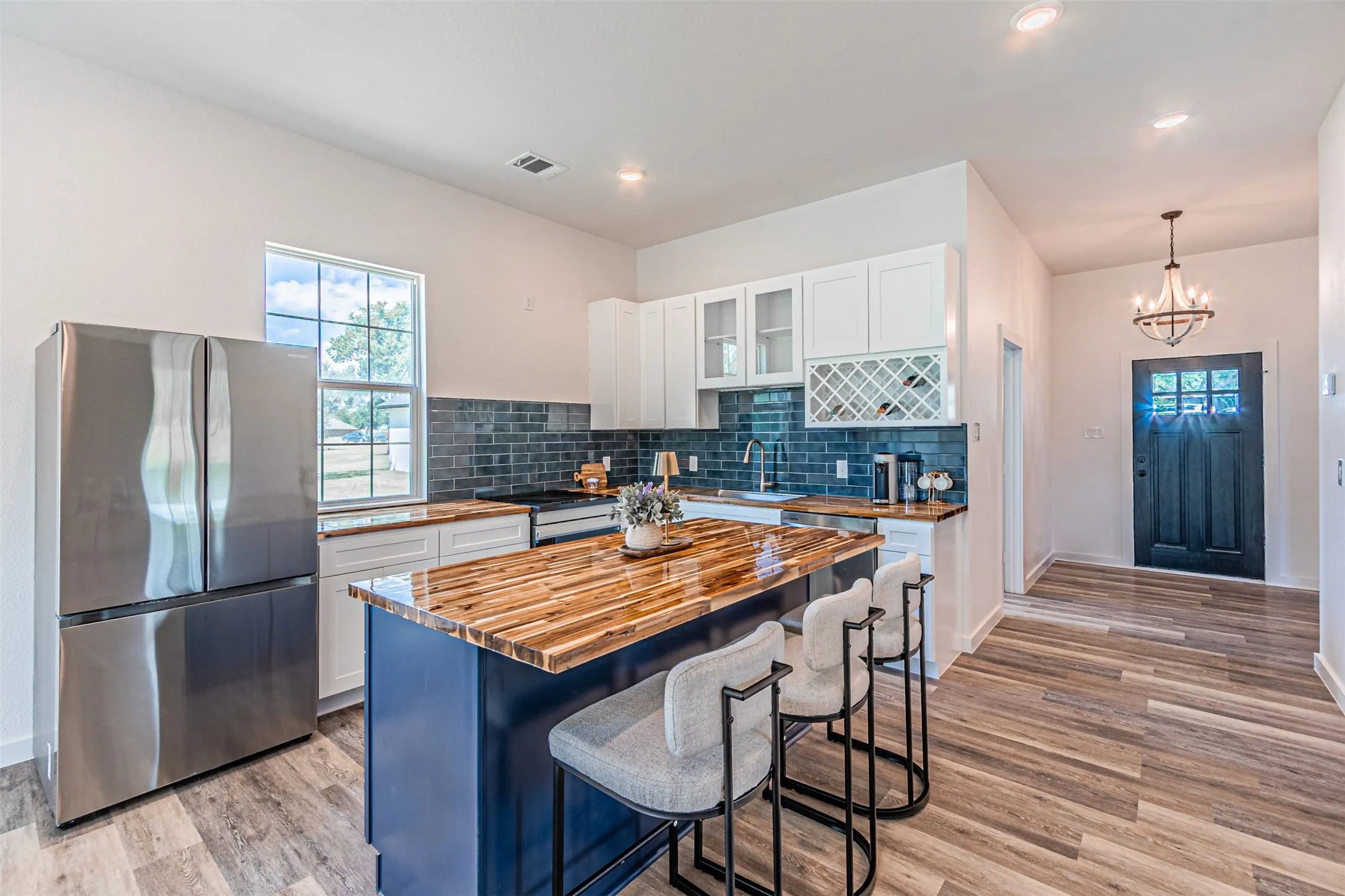 Single Family Residence For Sale in Collin County , 4038 Heritage Trail, Celina, Texas 75009, 6 Bedrooms, 4 Bathrooms, 3 Garage spaces, 4,296 Sqft, built in 1997, Price $1,350,000, mls#21307040, Real Estate Agent in Celina, Homes For Sale in Collin county, Homes For Sale in Celina, Realtor in Celina Texas, Real Estate Brokerage Independent Realty Texas, Luminita Cordes Realtor