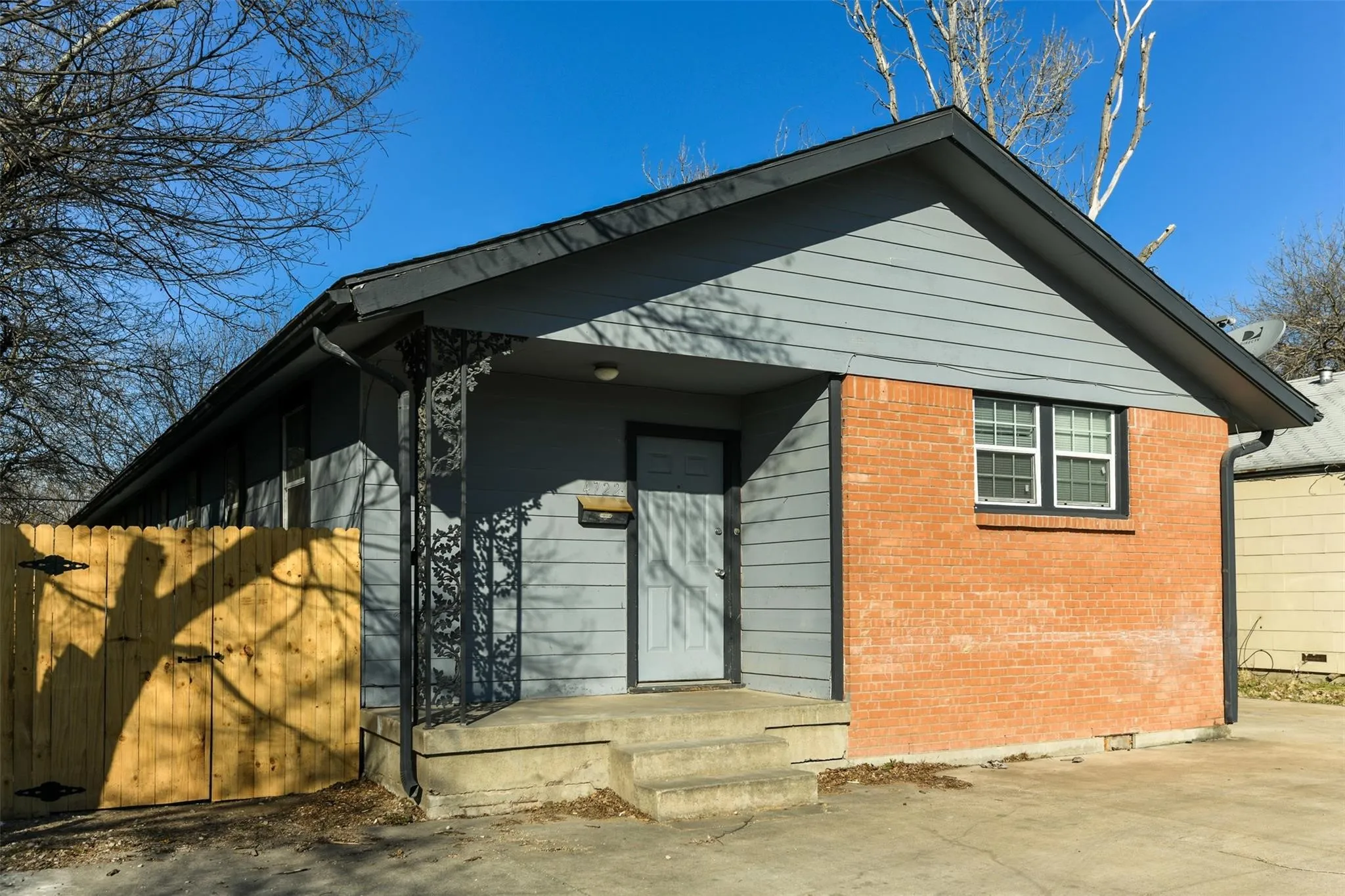 Duplex For Rent in Tarrant County , 4722 Mccart Avenue, Fort Worth, Texas 76115, 2 Bedroom, 1 Bathroom, Garage spaces, 900 Sqft, built in 1969, mls#21307045, Real Estate Agent in Fort Worth, Homes For Rent in Tarrant county, Homes For Rent in Fort Worth, Realtor in Fort Worth Texas, Real Estate Brokerage Independent Realty Texas, Luminita Cordes Realtor