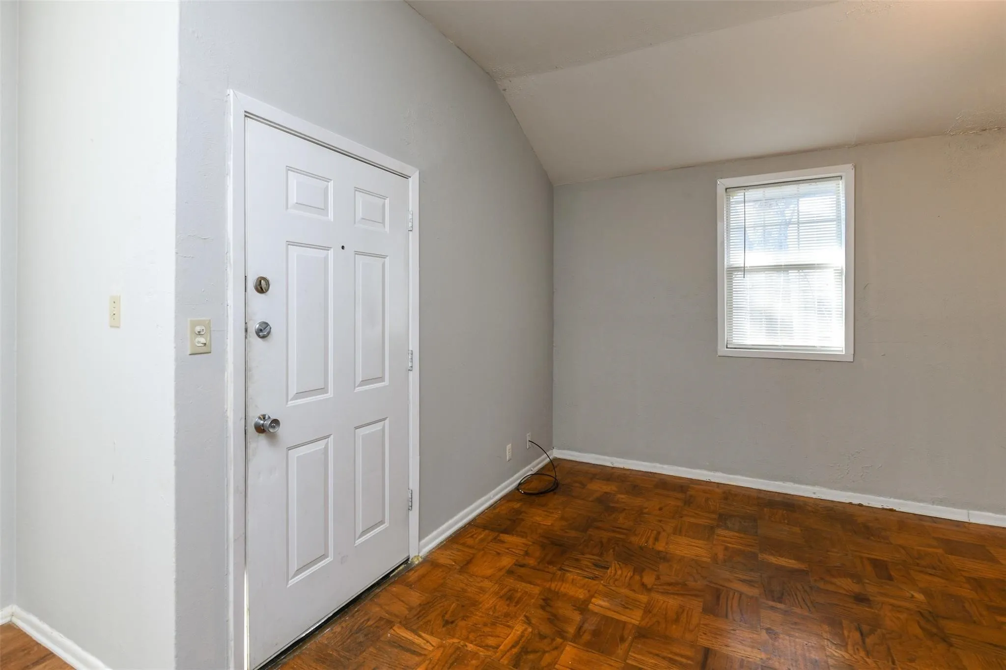 Duplex For Rent in Tarrant County , 4722 Mccart Avenue, Fort Worth, Texas 76115, 2 Bedroom, 1 Bathroom, Garage spaces, 900 Sqft, built in 1969, mls#21307045, Real Estate Agent in Fort Worth, Homes For Rent in Tarrant county, Homes For Rent in Fort Worth, Realtor in Fort Worth Texas, Real Estate Brokerage Independent Realty Texas, Luminita Cordes Realtor