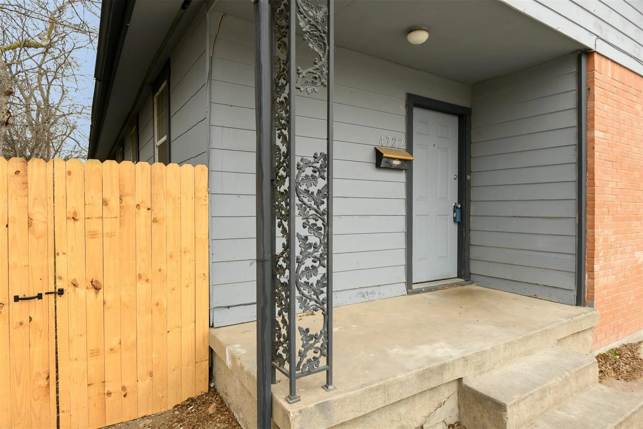 Duplex For Rent in Tarrant County , 4722 Mccart Avenue, Fort Worth, Texas 76115, 2 Bedroom, 1 Bathroom, Garage spaces, 900 Sqft, built in 1969, mls#21307045, Real Estate Agent in Fort Worth, Homes For Rent in Tarrant county, Homes For Rent in Fort Worth, Realtor in Fort Worth Texas, Real Estate Brokerage Independent Realty Texas, Luminita Cordes Realtor