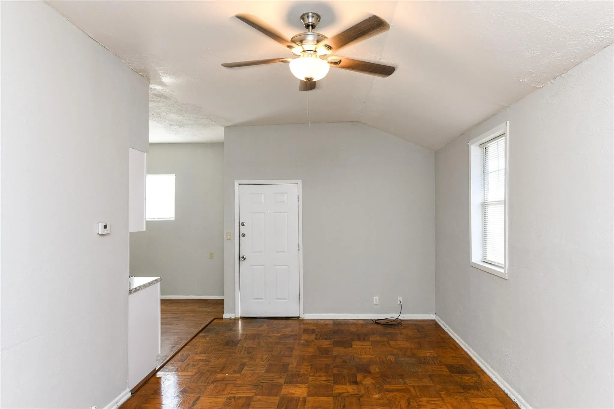 Duplex For Rent in Tarrant County , 4722 Mccart Avenue, Fort Worth, Texas 76115, 2 Bedroom, 1 Bathroom, Garage spaces, 900 Sqft, built in 1969, mls#21307045, Real Estate Agent in Fort Worth, Homes For Rent in Tarrant county, Homes For Rent in Fort Worth, Realtor in Fort Worth Texas, Real Estate Brokerage Independent Realty Texas, Luminita Cordes Realtor