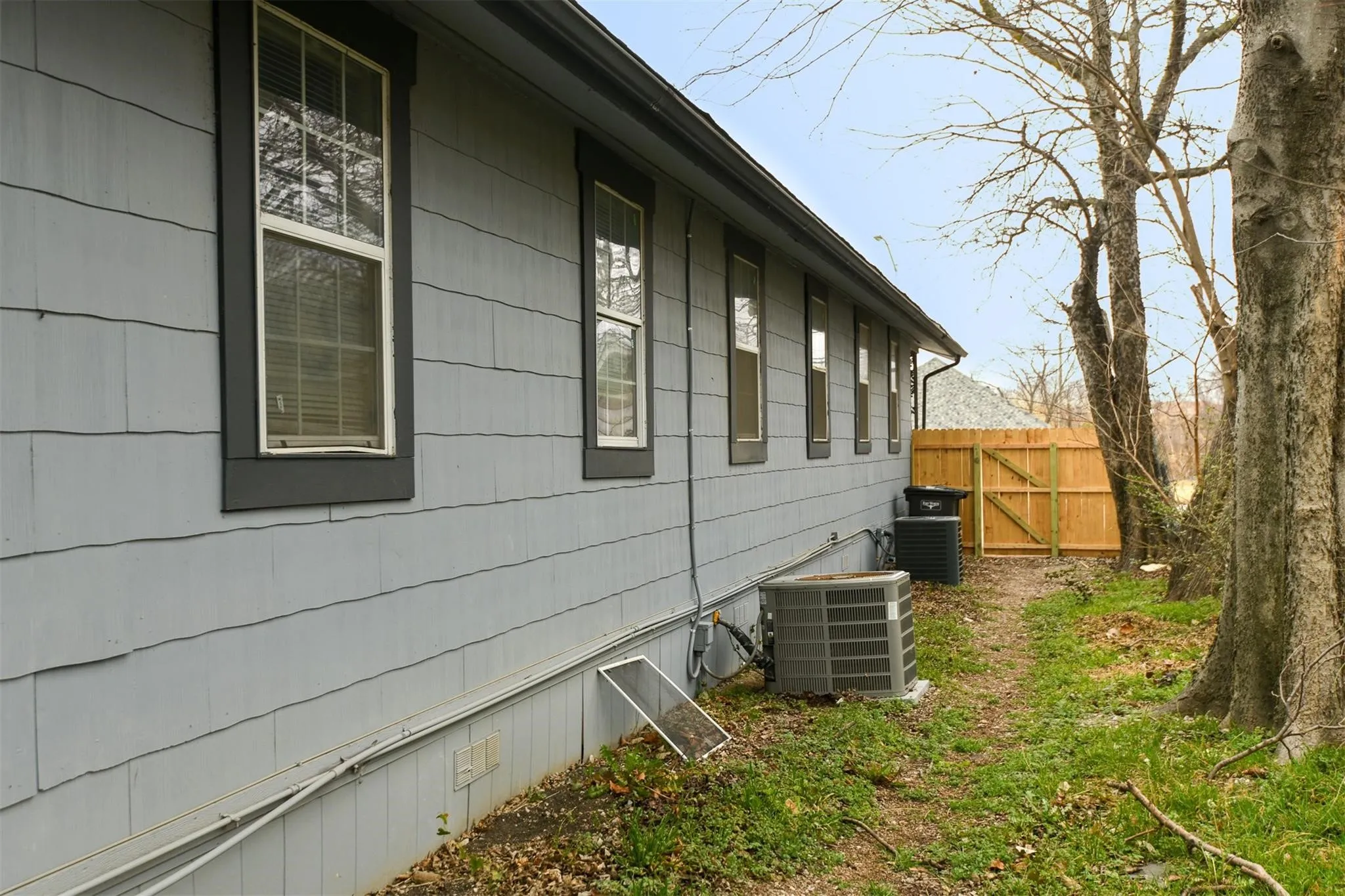 Duplex For Rent in Tarrant County , 4722 Mccart Avenue, Fort Worth, Texas 76115, 2 Bedroom, 1 Bathroom, Garage spaces, 900 Sqft, built in 1969, mls#21307045, Real Estate Agent in Fort Worth, Homes For Rent in Tarrant county, Homes For Rent in Fort Worth, Realtor in Fort Worth Texas, Real Estate Brokerage Independent Realty Texas, Luminita Cordes Realtor
