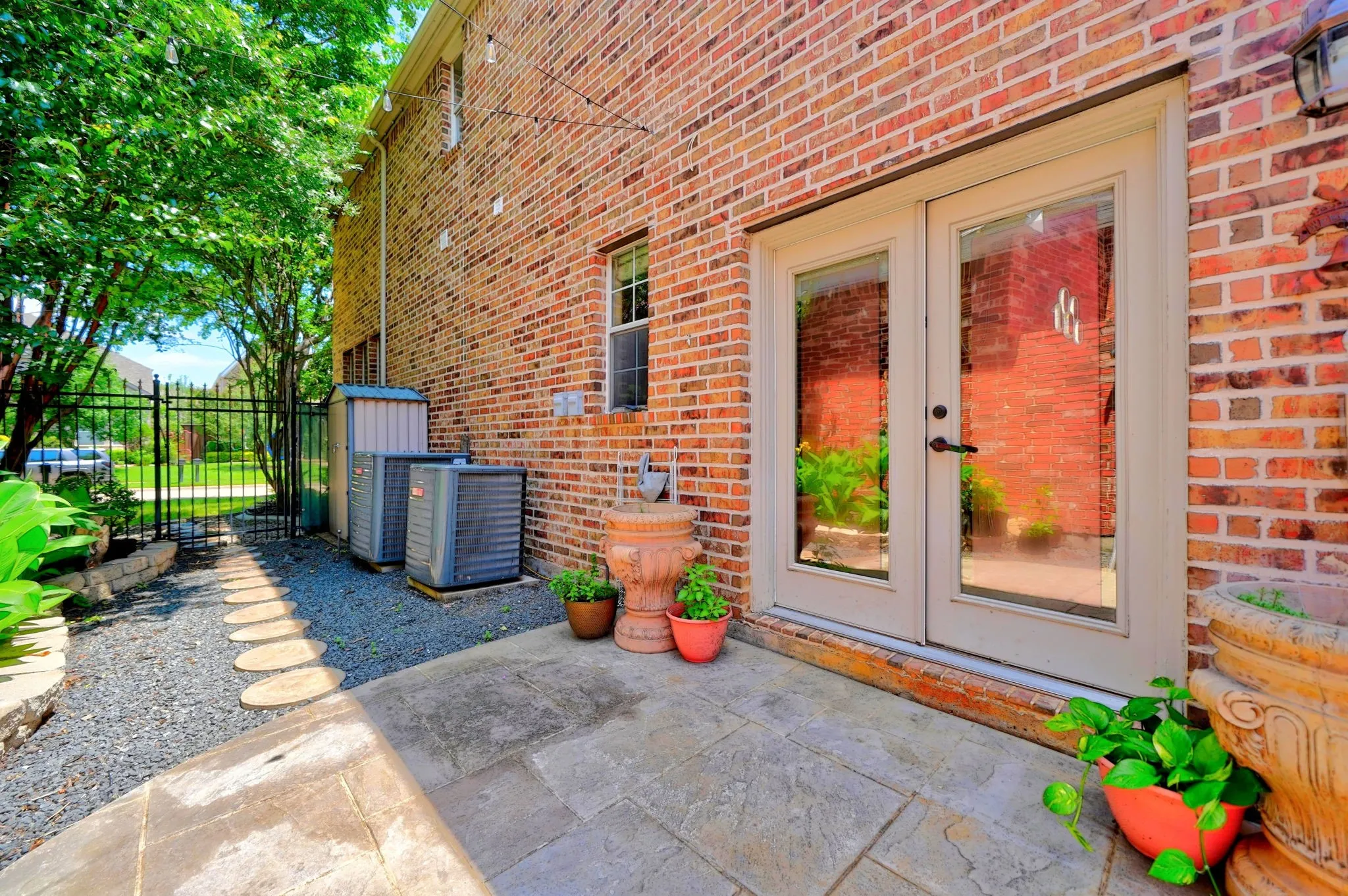 Single Family Residence For Sale in Denton County , 2227 Fox crossing Lane, Frisco, Texas 75036, 3 Bedroom, 3 Bathroom, 2 Garage spaces, 2,688 Sqft, built in 2003, mls#21305853, Real Estate Agent in Frisco, Homes For Sale in Denton county, Homes For Sale in Frisco, Realtor in Frisco Texas, Real Estate Brokerage Independent Realty Texas, Luminita Cordes Realtor