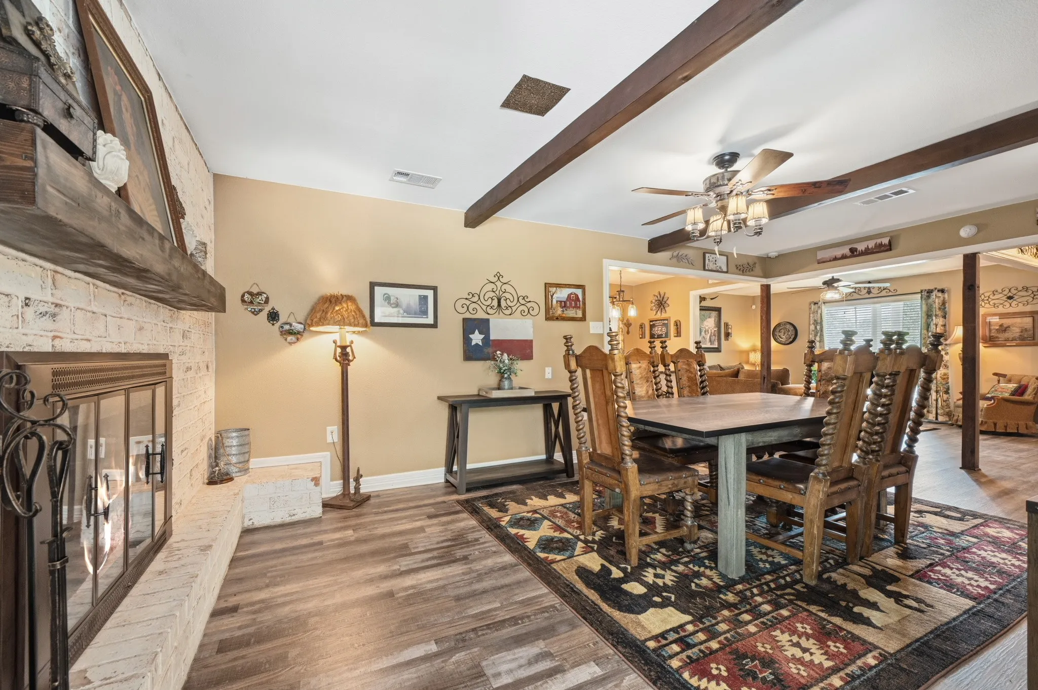 Single Family Residence For Sale in Mc Lennan County , 9509 Stony Point Drive, Woodway, Texas 76712, 3 Bedroom, 2 Bathroom, 2 Garage spaces, 1,571 Sqft, built in 1971, mls#21301476, Real Estate Agent in Woodway, Homes For Sale in Mc Lennan county, Homes For Sale in Woodway, Realtor in Woodway Texas, Real Estate Brokerage Independent Realty Texas, Luminita Cordes Realtor