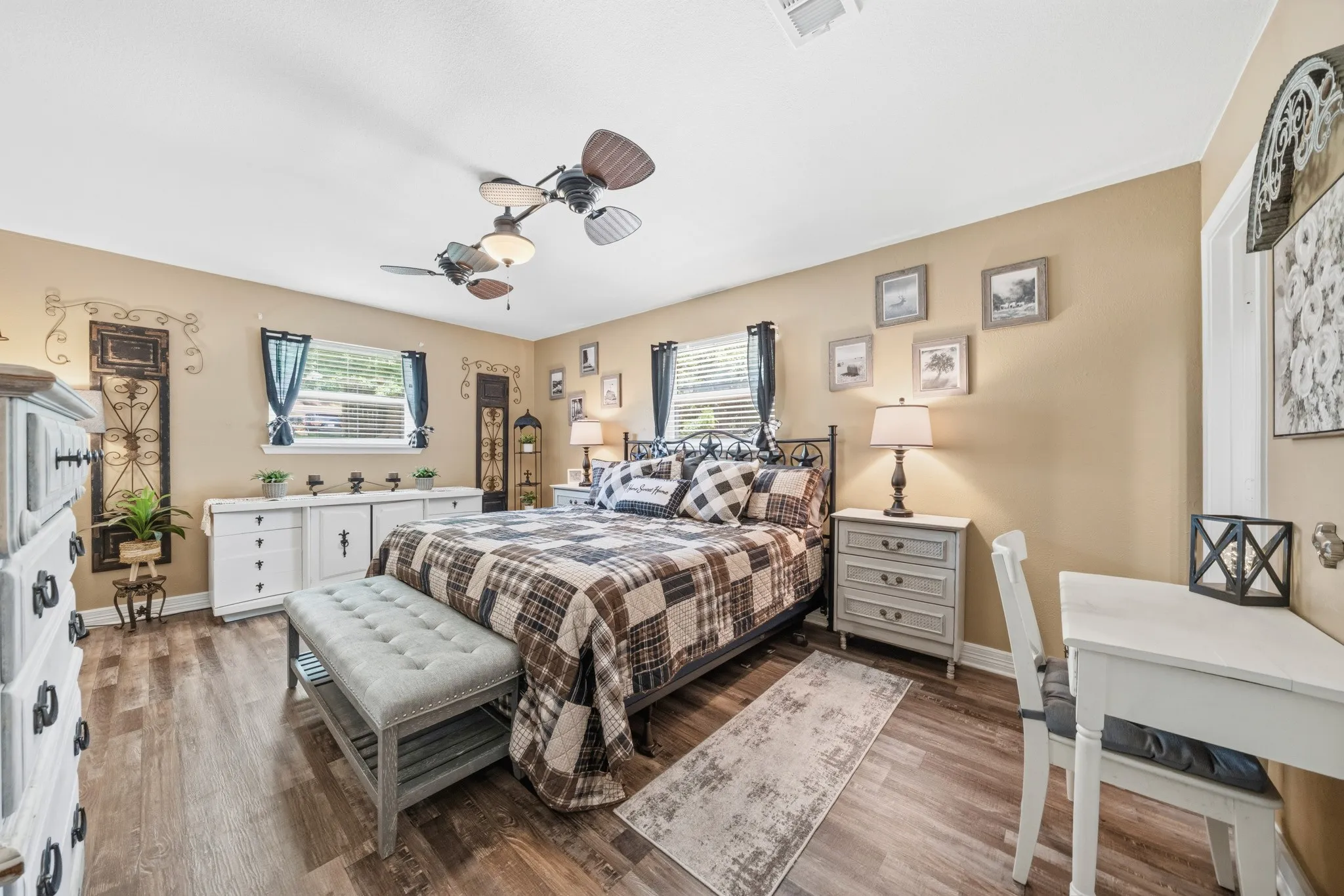Single Family Residence For Sale in Mc Lennan County , 9509 Stony Point Drive, Woodway, Texas 76712, 3 Bedroom, 2 Bathroom, 2 Garage spaces, 1,571 Sqft, built in 1971, mls#21301476, Real Estate Agent in Woodway, Homes For Sale in Mc Lennan county, Homes For Sale in Woodway, Realtor in Woodway Texas, Real Estate Brokerage Independent Realty Texas, Luminita Cordes Realtor