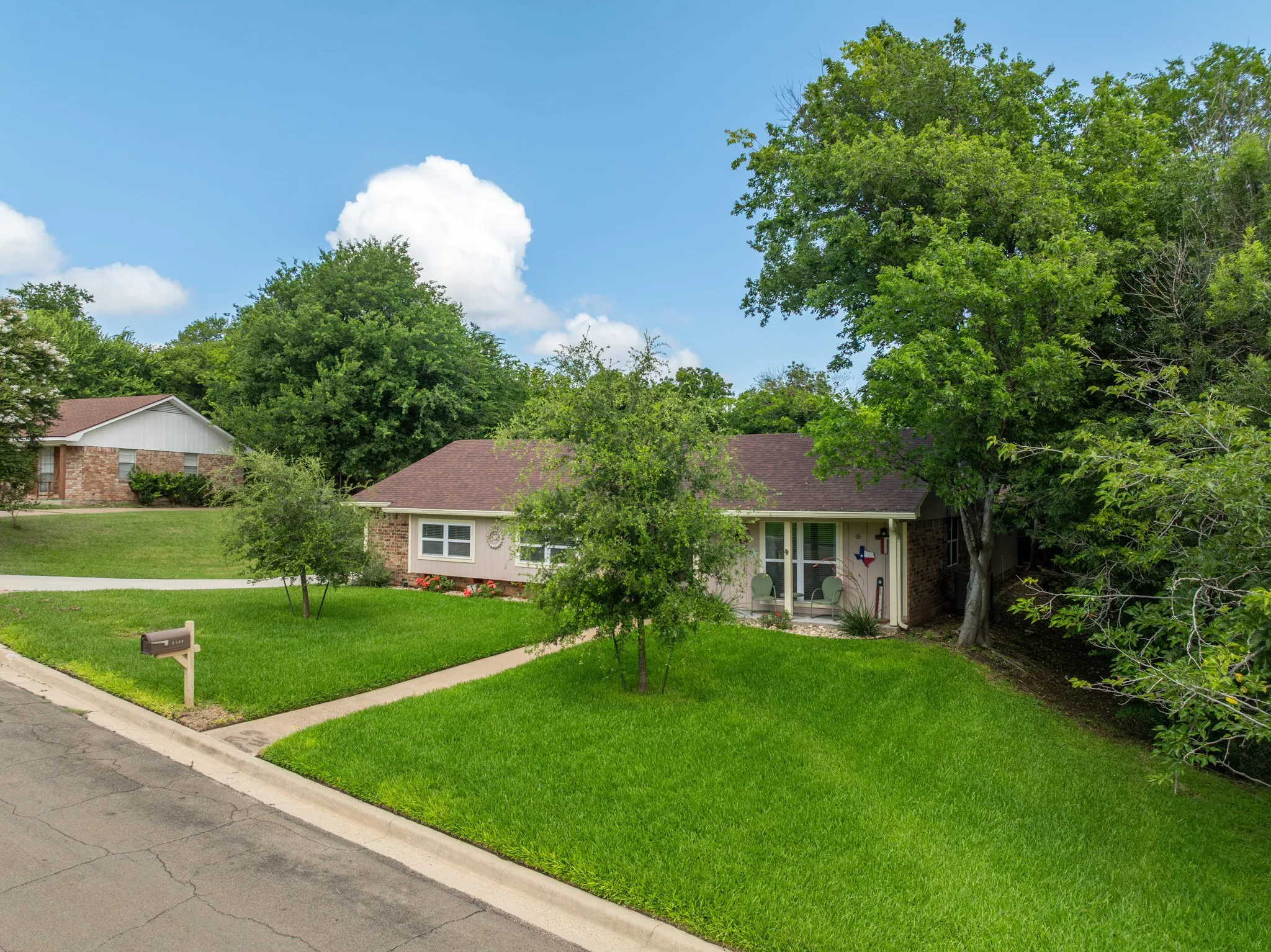 Single Family Residence For Sale in Mc Lennan County , 9509 Stony Point Drive, Woodway, Texas 76712, 3 Bedroom, 2 Bathroom, 2 Garage spaces, 1,571 Sqft, built in 1971, mls#21301476, Real Estate Agent in Woodway, Homes For Sale in Mc Lennan county, Homes For Sale in Woodway, Realtor in Woodway Texas, Real Estate Brokerage Independent Realty Texas, Luminita Cordes Realtor