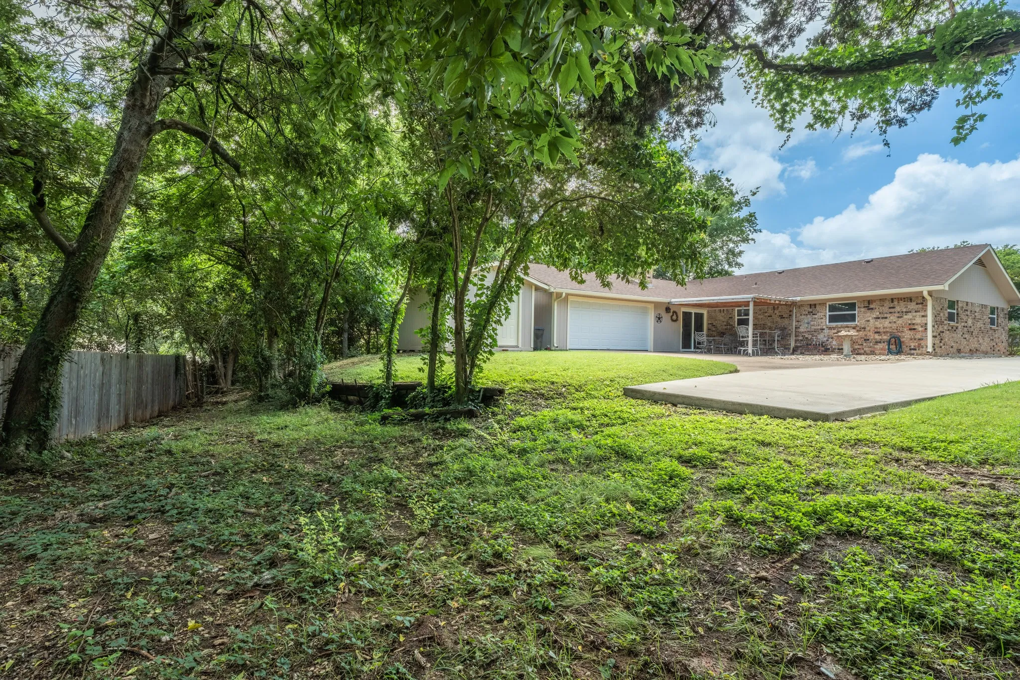 Single Family Residence For Sale in Mc Lennan County , 9509 Stony Point Drive, Woodway, Texas 76712, 3 Bedroom, 2 Bathroom, 2 Garage spaces, 1,571 Sqft, built in 1971, mls#21301476, Real Estate Agent in Woodway, Homes For Sale in Mc Lennan county, Homes For Sale in Woodway, Realtor in Woodway Texas, Real Estate Brokerage Independent Realty Texas, Luminita Cordes Realtor