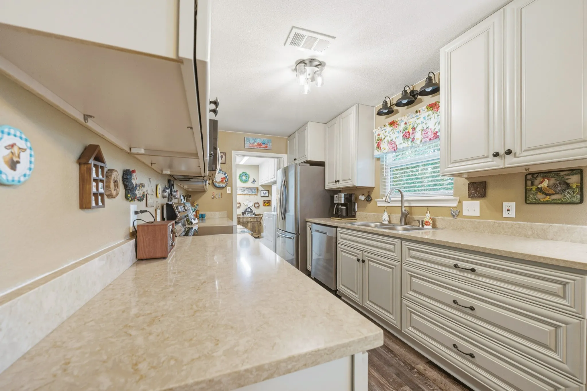 Single Family Residence For Sale in Mc Lennan County , 9509 Stony Point Drive, Woodway, Texas 76712, 3 Bedroom, 2 Bathroom, 2 Garage spaces, 1,571 Sqft, built in 1971, mls#21301476, Real Estate Agent in Woodway, Homes For Sale in Mc Lennan county, Homes For Sale in Woodway, Realtor in Woodway Texas, Real Estate Brokerage Independent Realty Texas, Luminita Cordes Realtor
