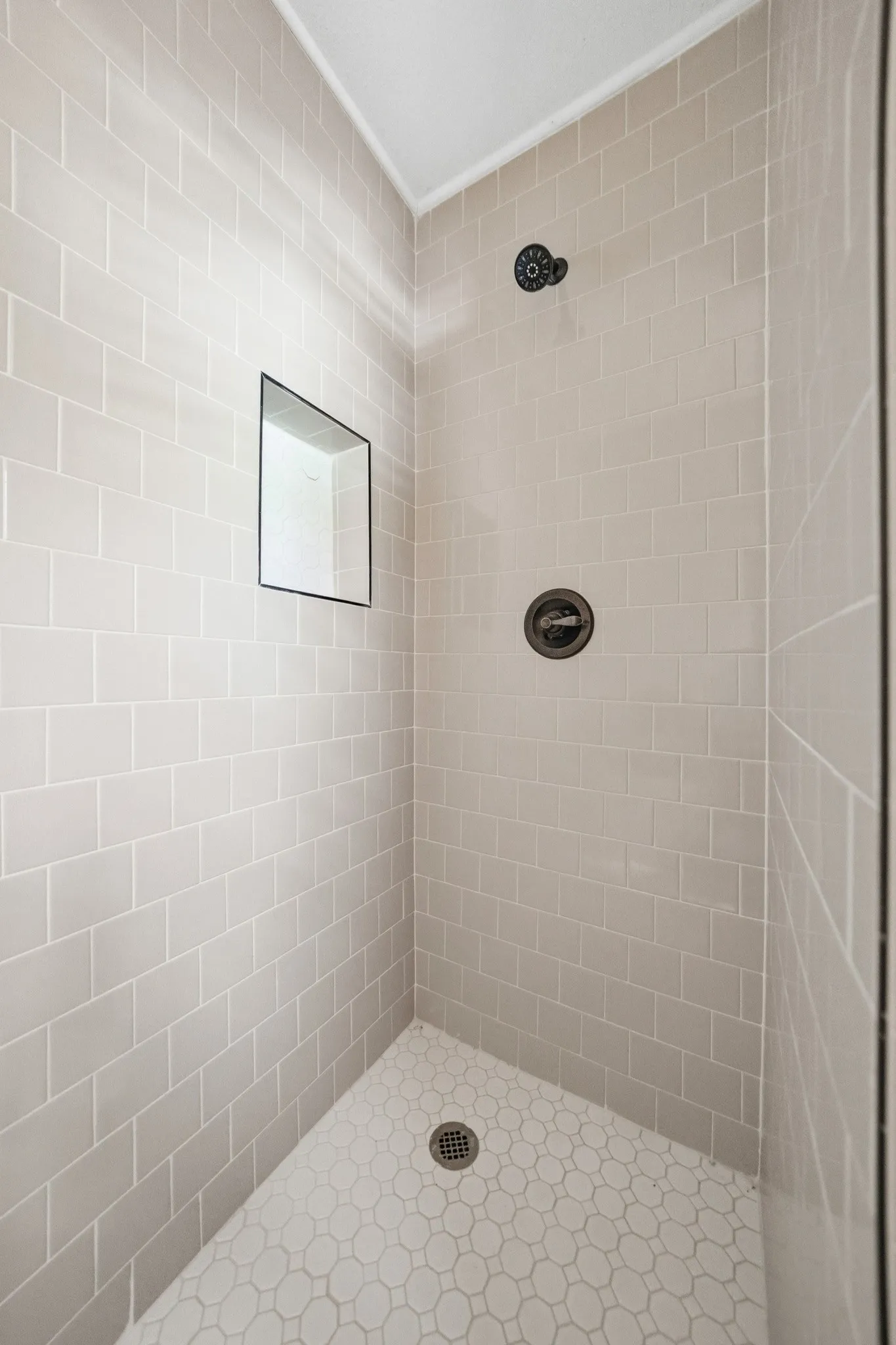 Single Family Residence For Sale in Mc Lennan County , 9509 Stony Point Drive, Woodway, Texas 76712, 3 Bedroom, 2 Bathroom, 2 Garage spaces, 1,571 Sqft, built in 1971, mls#21301476, Real Estate Agent in Woodway, Homes For Sale in Mc Lennan county, Homes For Sale in Woodway, Realtor in Woodway Texas, Real Estate Brokerage Independent Realty Texas, Luminita Cordes Realtor