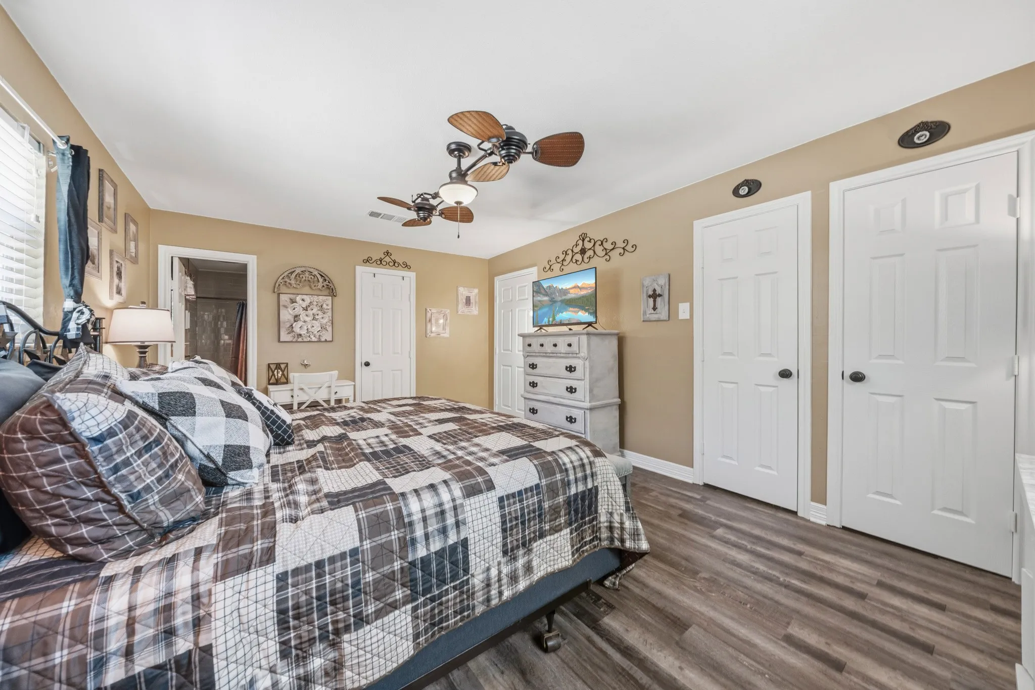 Single Family Residence For Sale in Mc Lennan County , 9509 Stony Point Drive, Woodway, Texas 76712, 3 Bedroom, 2 Bathroom, 2 Garage spaces, 1,571 Sqft, built in 1971, mls#21301476, Real Estate Agent in Woodway, Homes For Sale in Mc Lennan county, Homes For Sale in Woodway, Realtor in Woodway Texas, Real Estate Brokerage Independent Realty Texas, Luminita Cordes Realtor