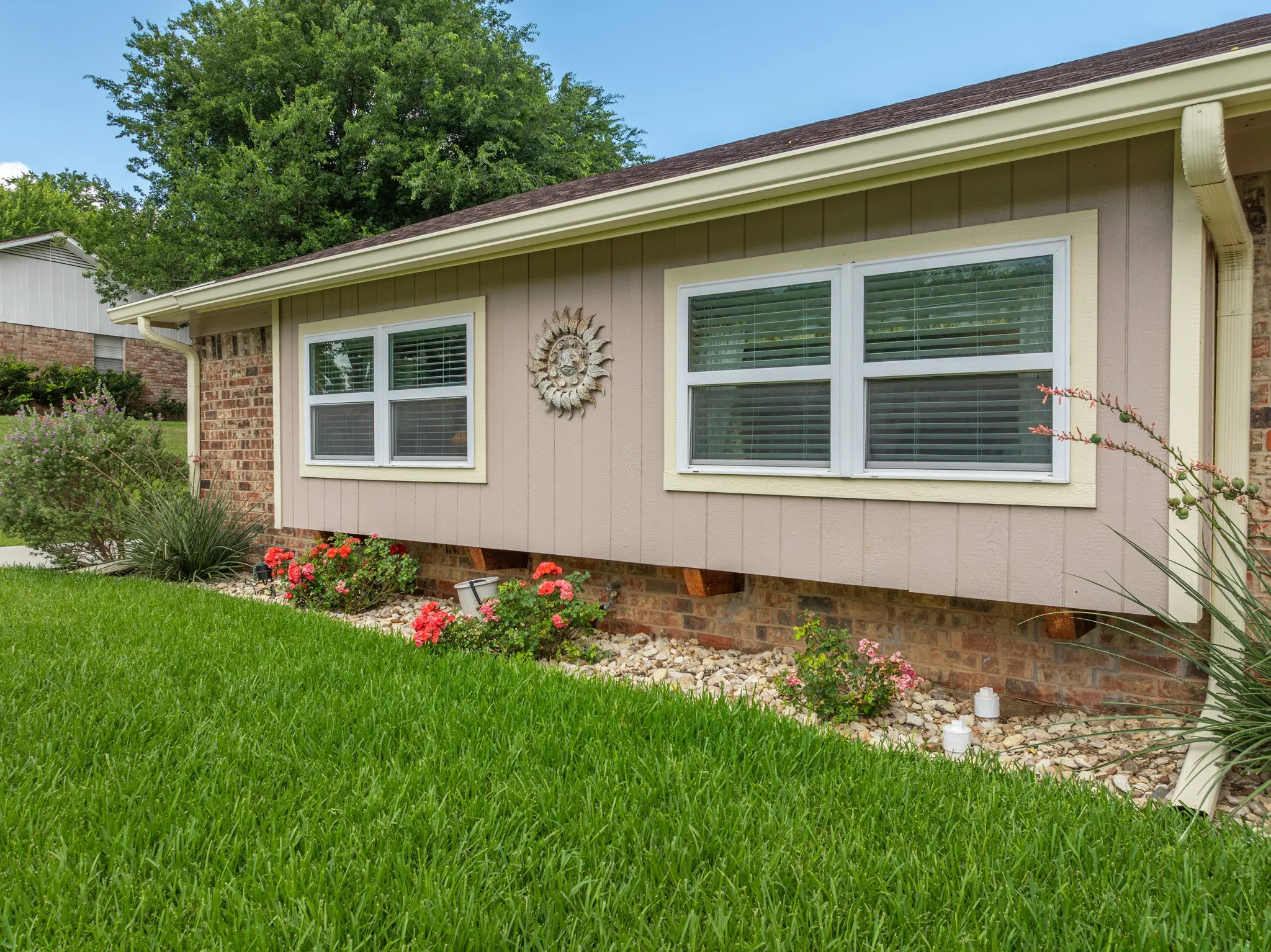 Single Family Residence For Sale in Mc Lennan County , 9509 Stony Point Drive, Woodway, Texas 76712, 3 Bedroom, 2 Bathroom, 2 Garage spaces, 1,571 Sqft, built in 1971, mls#21301476, Real Estate Agent in Woodway, Homes For Sale in Mc Lennan county, Homes For Sale in Woodway, Realtor in Woodway Texas, Real Estate Brokerage Independent Realty Texas, Luminita Cordes Realtor