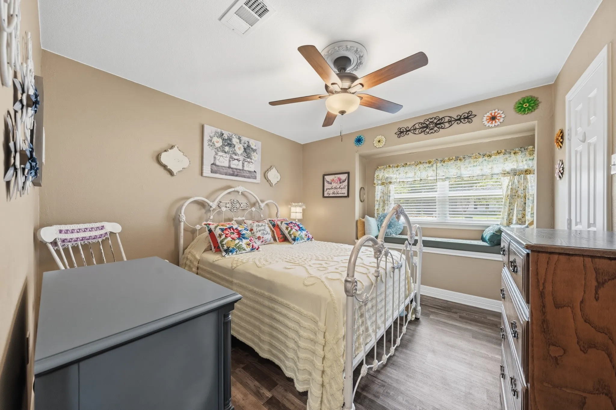 Single Family Residence For Sale in Mc Lennan County , 9509 Stony Point Drive, Woodway, Texas 76712, 3 Bedroom, 2 Bathroom, 2 Garage spaces, 1,571 Sqft, built in 1971, mls#21301476, Real Estate Agent in Woodway, Homes For Sale in Mc Lennan county, Homes For Sale in Woodway, Realtor in Woodway Texas, Real Estate Brokerage Independent Realty Texas, Luminita Cordes Realtor