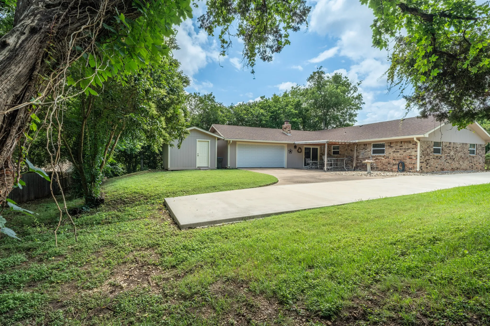 Single Family Residence For Sale in Mc Lennan County , 9509 Stony Point Drive, Woodway, Texas 76712, 3 Bedroom, 2 Bathroom, 2 Garage spaces, 1,571 Sqft, built in 1971, mls#21301476, Real Estate Agent in Woodway, Homes For Sale in Mc Lennan county, Homes For Sale in Woodway, Realtor in Woodway Texas, Real Estate Brokerage Independent Realty Texas, Luminita Cordes Realtor
