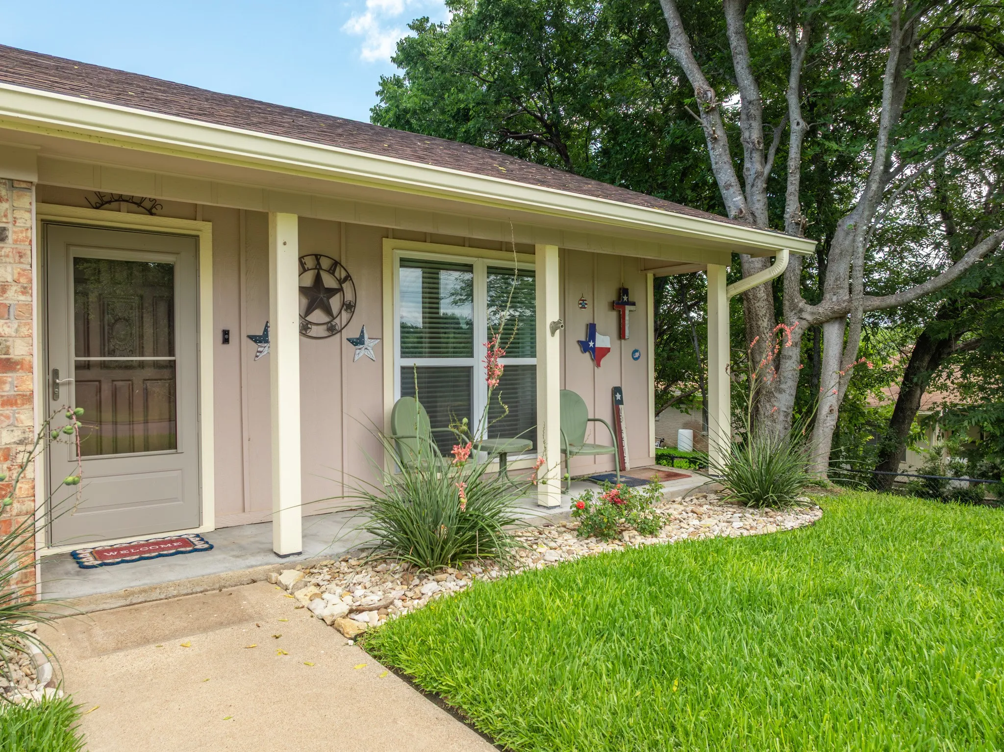 Single Family Residence For Sale in Mc Lennan County , 9509 Stony Point Drive, Woodway, Texas 76712, 3 Bedroom, 2 Bathroom, 2 Garage spaces, 1,571 Sqft, built in 1971, mls#21301476, Real Estate Agent in Woodway, Homes For Sale in Mc Lennan county, Homes For Sale in Woodway, Realtor in Woodway Texas, Real Estate Brokerage Independent Realty Texas, Luminita Cordes Realtor