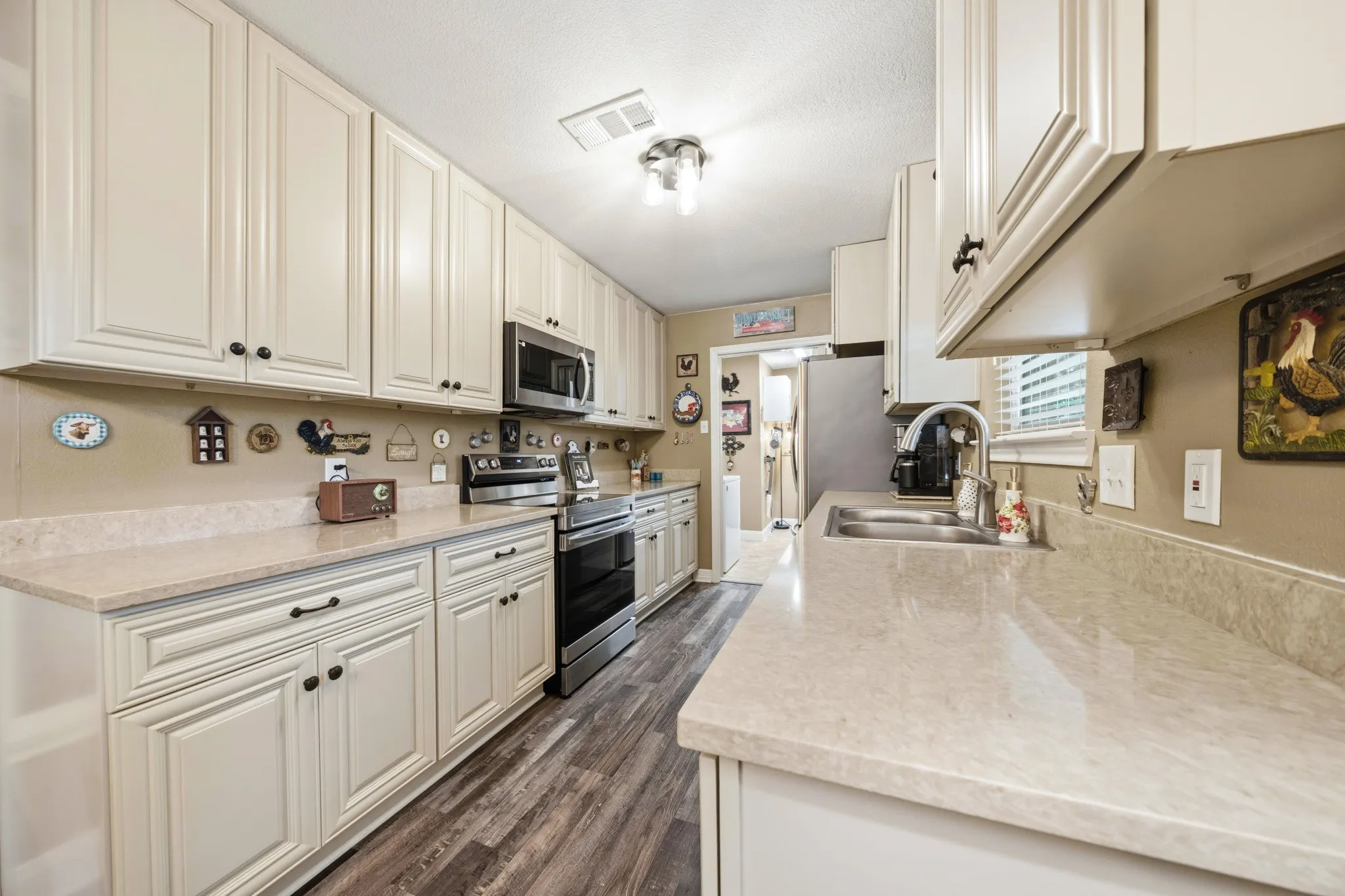 Single Family Residence For Sale in Mc Lennan County , 9509 Stony Point Drive, Woodway, Texas 76712, 3 Bedroom, 2 Bathroom, 2 Garage spaces, 1,571 Sqft, built in 1971, mls#21301476, Real Estate Agent in Woodway, Homes For Sale in Mc Lennan county, Homes For Sale in Woodway, Realtor in Woodway Texas, Real Estate Brokerage Independent Realty Texas, Luminita Cordes Realtor