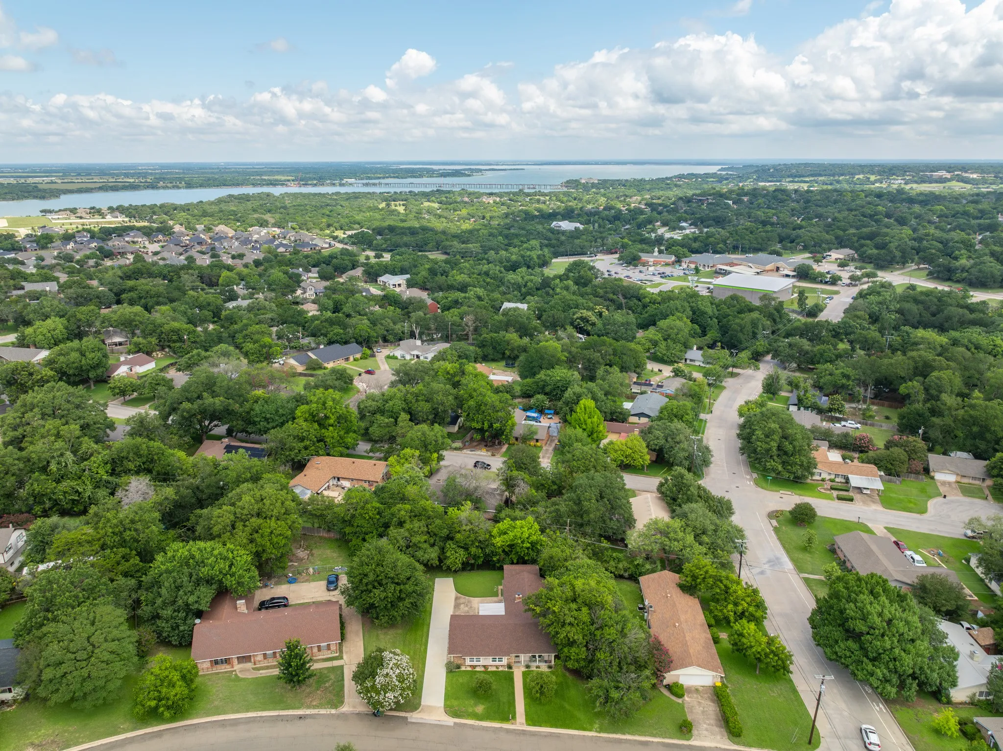 Single Family Residence For Sale in Mc Lennan County , 9509 Stony Point Drive, Woodway, Texas 76712, 3 Bedroom, 2 Bathroom, 2 Garage spaces, 1,571 Sqft, built in 1971, mls#21301476, Real Estate Agent in Woodway, Homes For Sale in Mc Lennan county, Homes For Sale in Woodway, Realtor in Woodway Texas, Real Estate Brokerage Independent Realty Texas, Luminita Cordes Realtor
