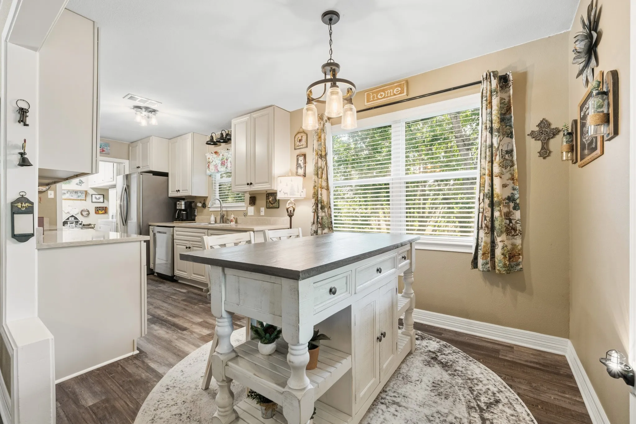 Single Family Residence For Sale in Mc Lennan County , 9509 Stony Point Drive, Woodway, Texas 76712, 3 Bedroom, 2 Bathroom, 2 Garage spaces, 1,571 Sqft, built in 1971, mls#21301476, Real Estate Agent in Woodway, Homes For Sale in Mc Lennan county, Homes For Sale in Woodway, Realtor in Woodway Texas, Real Estate Brokerage Independent Realty Texas, Luminita Cordes Realtor