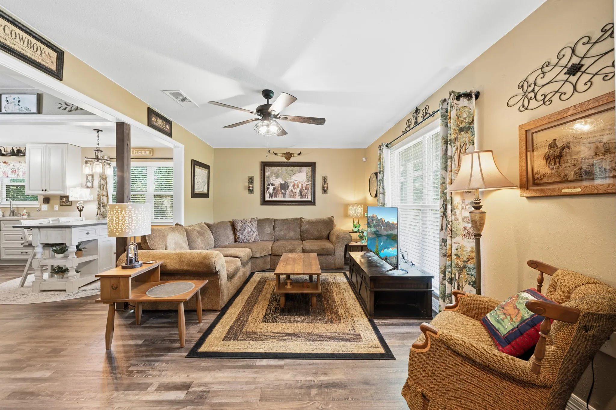Single Family Residence For Sale in Mc Lennan County , 9509 Stony Point Drive, Woodway, Texas 76712, 3 Bedroom, 2 Bathroom, 2 Garage spaces, 1,571 Sqft, built in 1971, mls#21301476, Real Estate Agent in Woodway, Homes For Sale in Mc Lennan county, Homes For Sale in Woodway, Realtor in Woodway Texas, Real Estate Brokerage Independent Realty Texas, Luminita Cordes Realtor