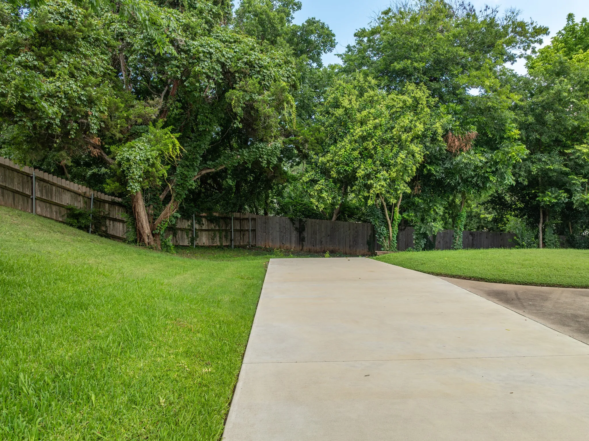 Single Family Residence For Sale in Mc Lennan County , 9509 Stony Point Drive, Woodway, Texas 76712, 3 Bedroom, 2 Bathroom, 2 Garage spaces, 1,571 Sqft, built in 1971, mls#21301476, Real Estate Agent in Woodway, Homes For Sale in Mc Lennan county, Homes For Sale in Woodway, Realtor in Woodway Texas, Real Estate Brokerage Independent Realty Texas, Luminita Cordes Realtor