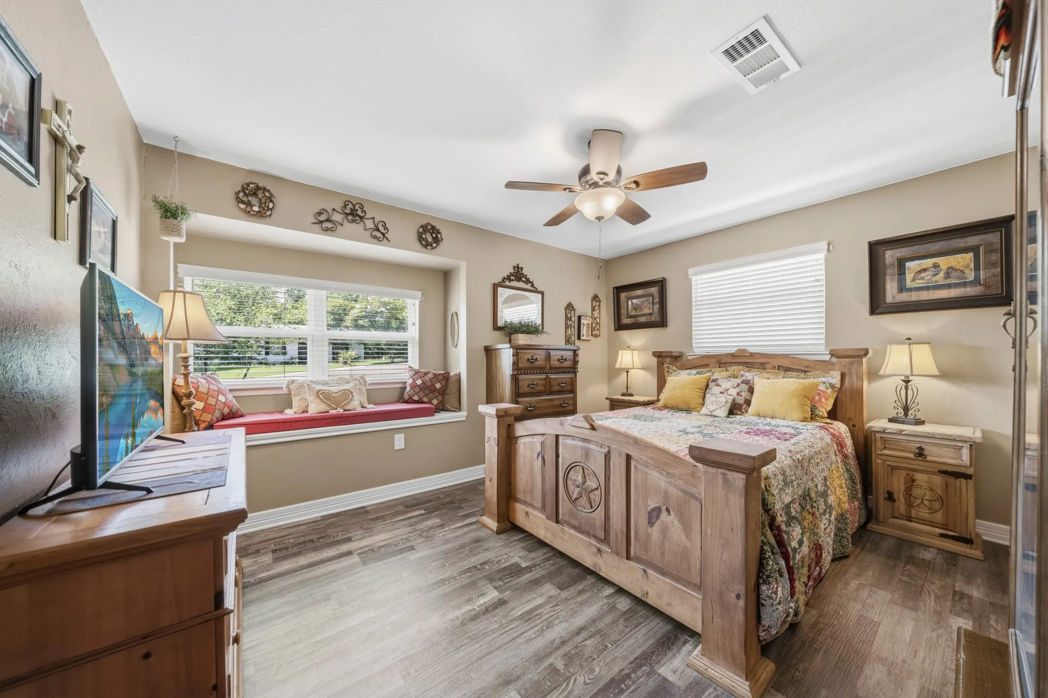 Single Family Residence For Sale in Mc Lennan County , 9509 Stony Point Drive, Woodway, Texas 76712, 3 Bedroom, 2 Bathroom, 2 Garage spaces, 1,571 Sqft, built in 1971, mls#21301476, Real Estate Agent in Woodway, Homes For Sale in Mc Lennan county, Homes For Sale in Woodway, Realtor in Woodway Texas, Real Estate Brokerage Independent Realty Texas, Luminita Cordes Realtor