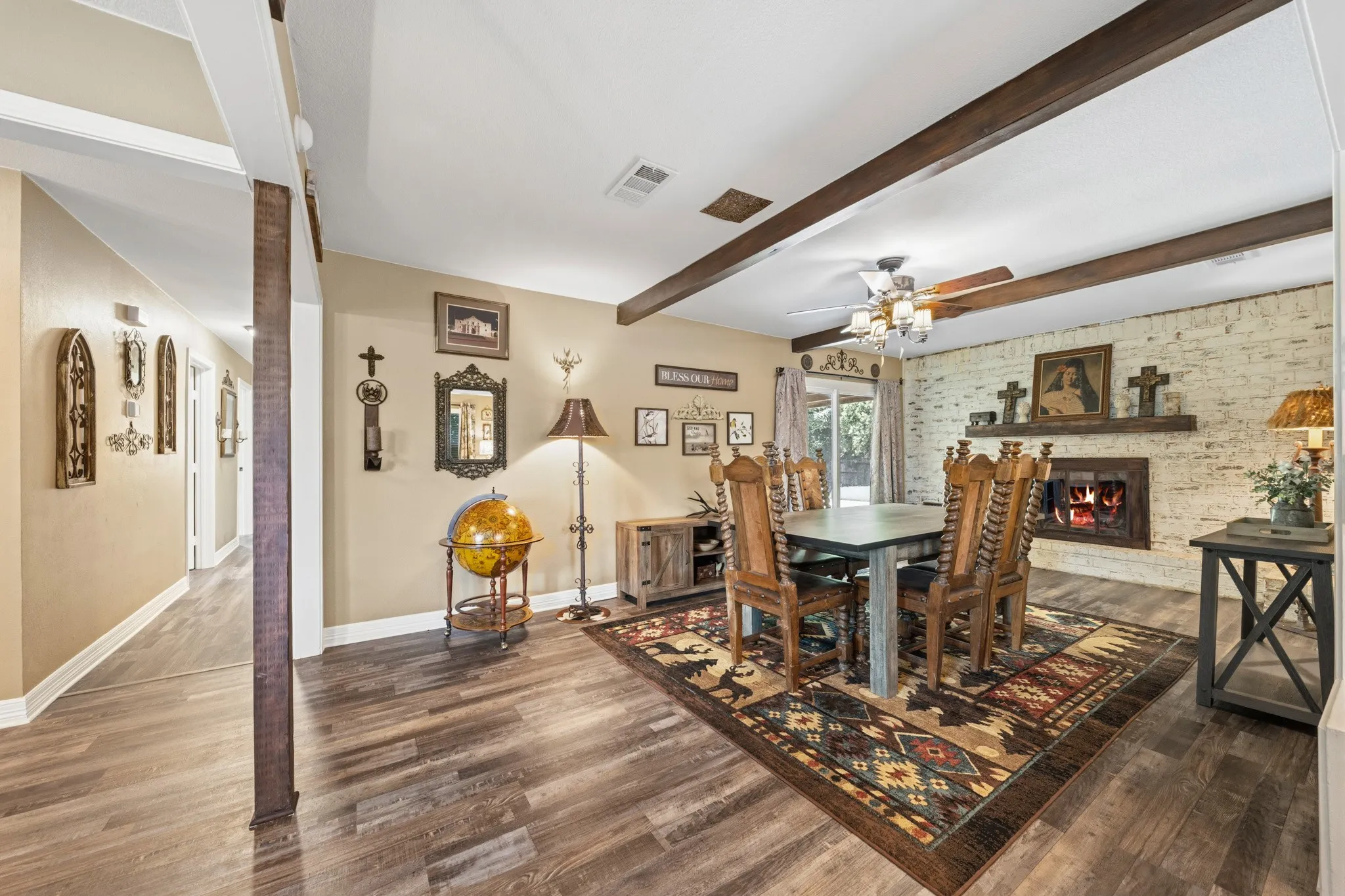 Single Family Residence For Sale in Mc Lennan County , 9509 Stony Point Drive, Woodway, Texas 76712, 3 Bedroom, 2 Bathroom, 2 Garage spaces, 1,571 Sqft, built in 1971, mls#21301476, Real Estate Agent in Woodway, Homes For Sale in Mc Lennan county, Homes For Sale in Woodway, Realtor in Woodway Texas, Real Estate Brokerage Independent Realty Texas, Luminita Cordes Realtor