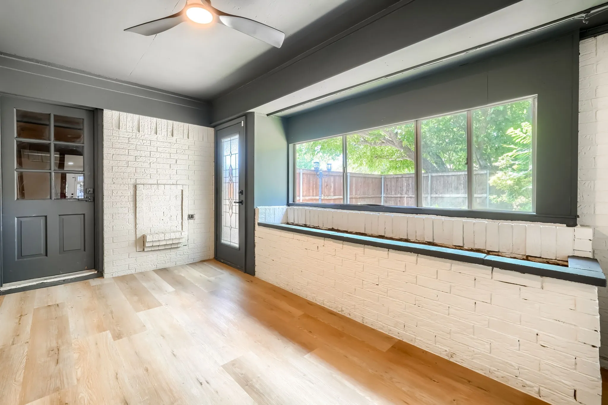 Single Family Residence For Sale in Tarrant County , 4049 Alicante Avenue, Fort Worth, Texas 76133, 3 Bedroom, 2 Bathroom, 3 Garage spaces, 2,059 Sqft, built in 1972, mls#21298676, Real Estate Agent in Fort Worth, Homes For Sale in Tarrant county, Homes For Sale in Fort Worth, Realtor in Fort Worth Texas, Real Estate Brokerage Independent Realty Texas, Luminita Cordes Realtor