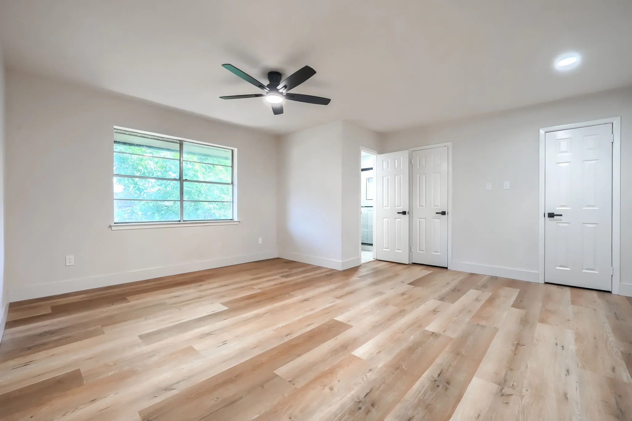 Single Family Residence For Sale in Tarrant County , 4049 Alicante Avenue, Fort Worth, Texas 76133, 3 Bedroom, 2 Bathroom, 3 Garage spaces, 2,059 Sqft, built in 1972, mls#21298676, Real Estate Agent in Fort Worth, Homes For Sale in Tarrant county, Homes For Sale in Fort Worth, Realtor in Fort Worth Texas, Real Estate Brokerage Independent Realty Texas, Luminita Cordes Realtor