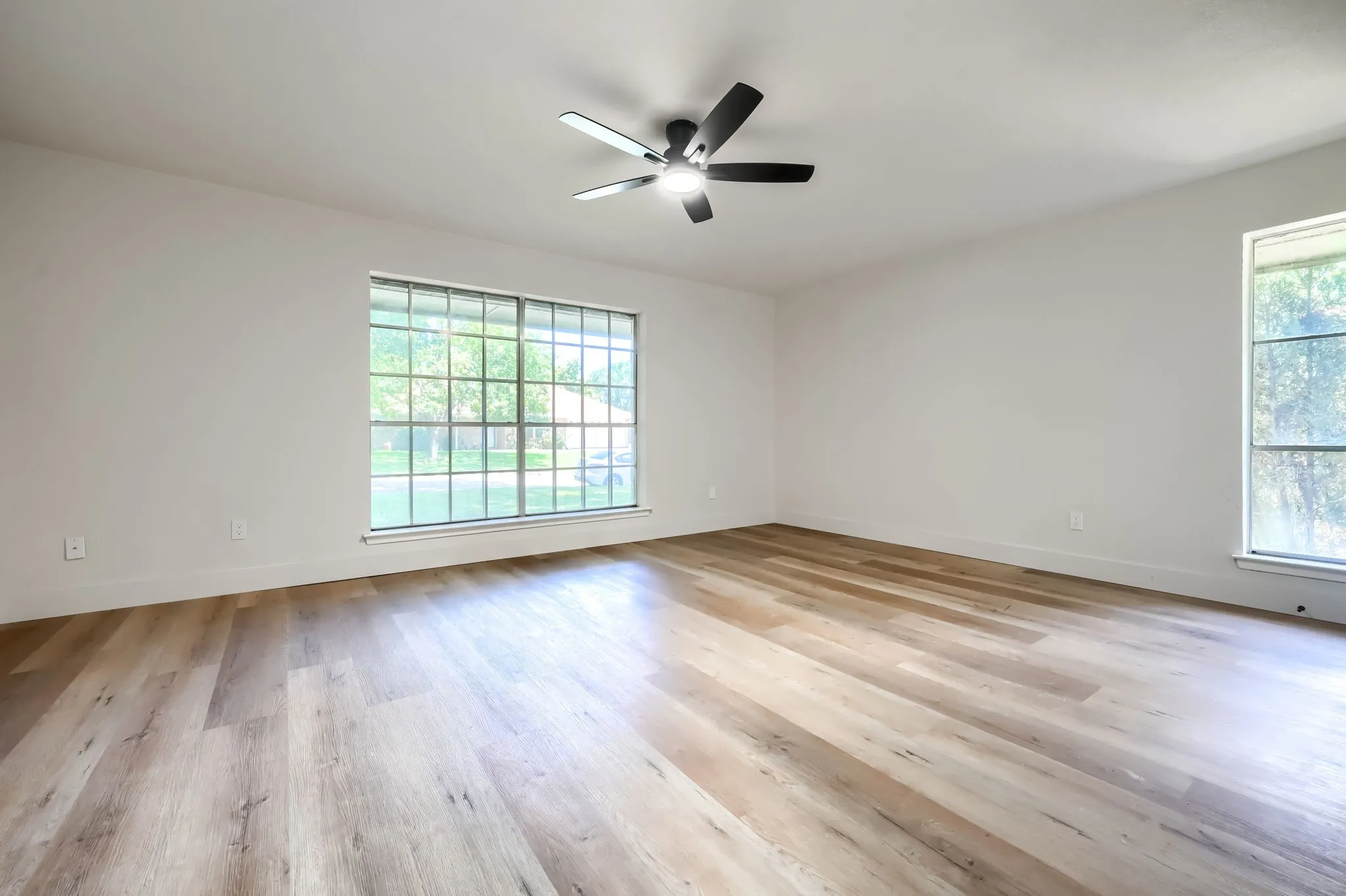 Single Family Residence For Sale in Tarrant County , 4049 Alicante Avenue, Fort Worth, Texas 76133, 3 Bedroom, 2 Bathroom, 3 Garage spaces, 2,059 Sqft, built in 1972, mls#21298676, Real Estate Agent in Fort Worth, Homes For Sale in Tarrant county, Homes For Sale in Fort Worth, Realtor in Fort Worth Texas, Real Estate Brokerage Independent Realty Texas, Luminita Cordes Realtor