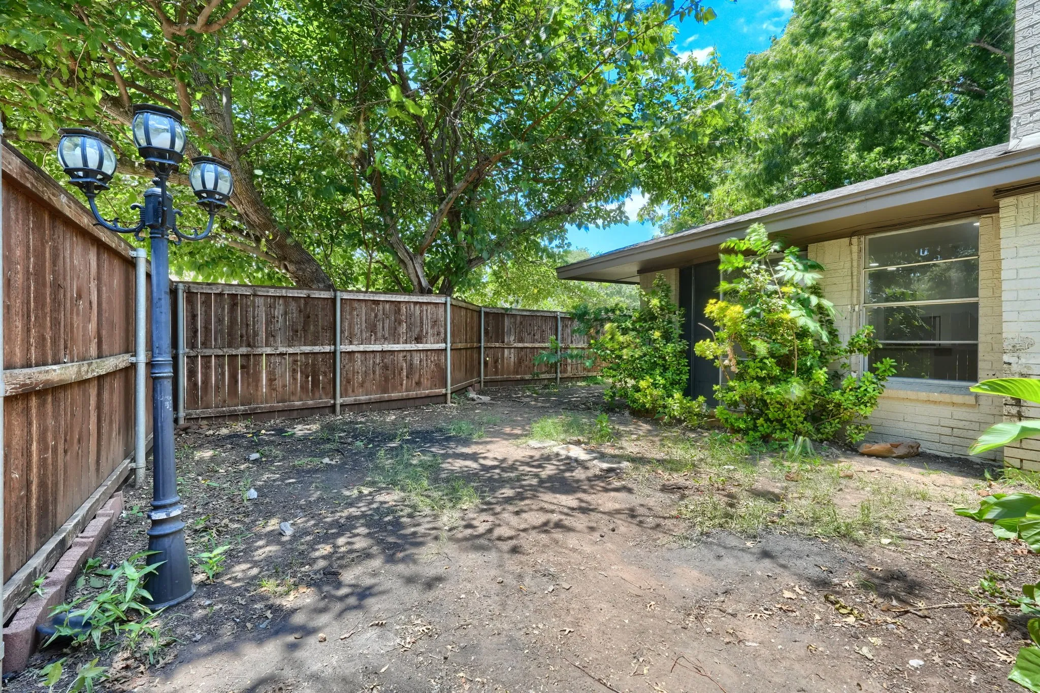 Single Family Residence For Sale in Tarrant County , 4049 Alicante Avenue, Fort Worth, Texas 76133, 3 Bedroom, 2 Bathroom, 3 Garage spaces, 2,059 Sqft, built in 1972, mls#21298676, Real Estate Agent in Fort Worth, Homes For Sale in Tarrant county, Homes For Sale in Fort Worth, Realtor in Fort Worth Texas, Real Estate Brokerage Independent Realty Texas, Luminita Cordes Realtor