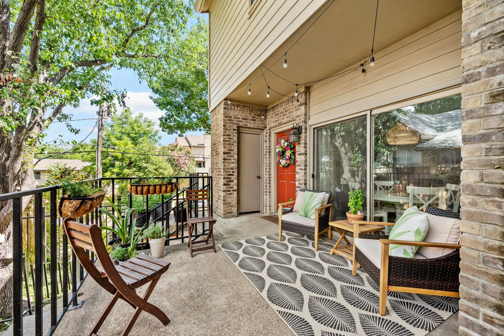Condominium For Sale in Dallas County , 5740 Martel Avenue A13, Dallas, Texas 75206, 2 Bedroom, 2 Bathroom, Garage spaces, 925 Sqft, built in 1983, mls#21306946, Real Estate Agent in Dallas, Homes For Sale in Dallas county, Homes For Sale in Dallas, Realtor in Dallas Texas, Real Estate Brokerage Independent Realty Texas, Luminita Cordes Realtor